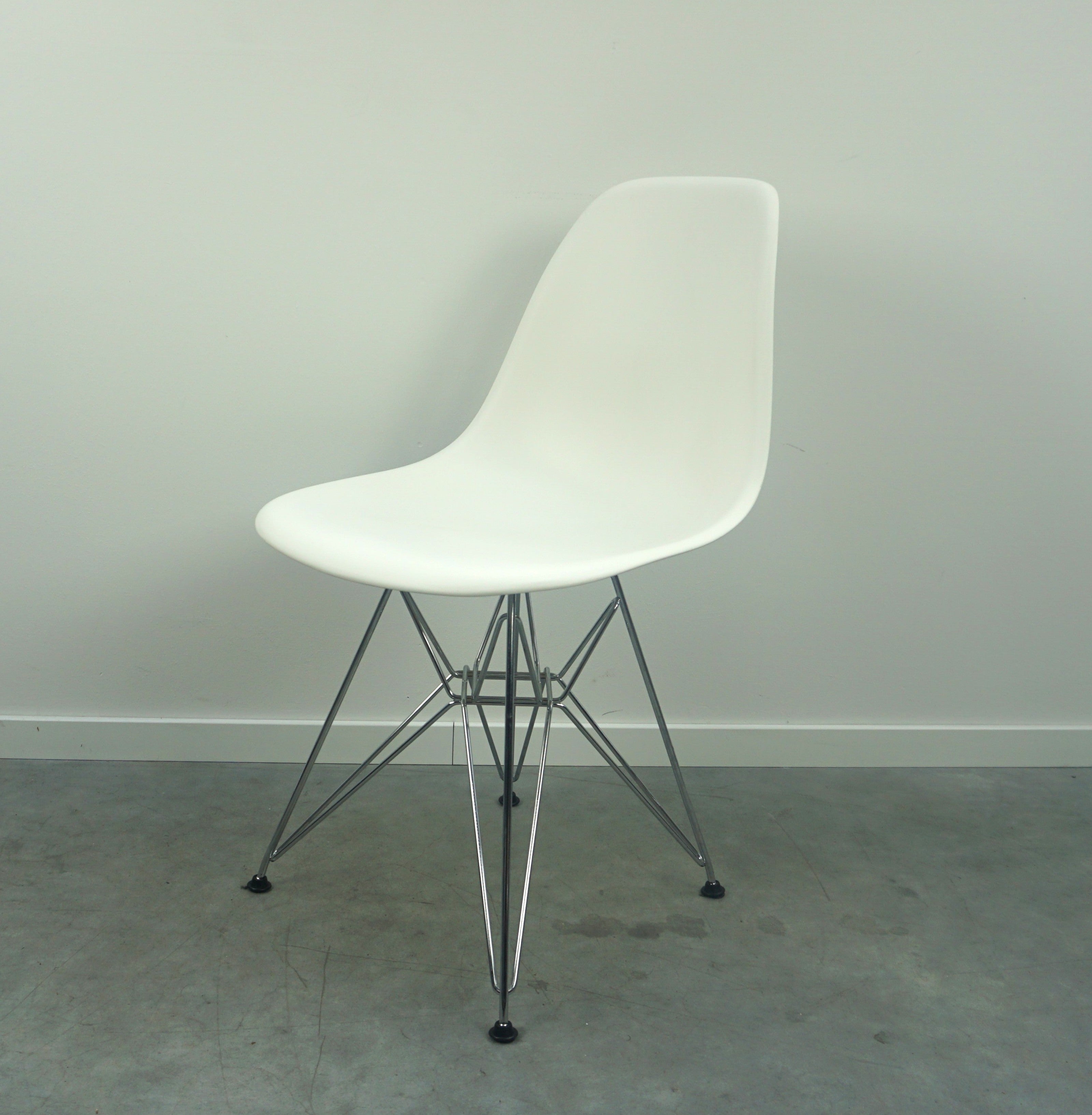 Vitra Eames DSR Chair | Kunststoff | Weiß Vitra Eames DSR Chair | Kunststoff | Weiß