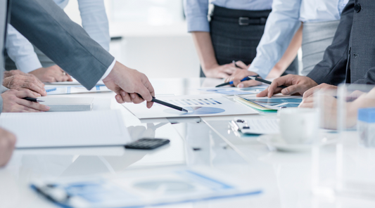 Meetingpoint im Büro einrichten - Tipps für eine produktive Zusammenarbeit