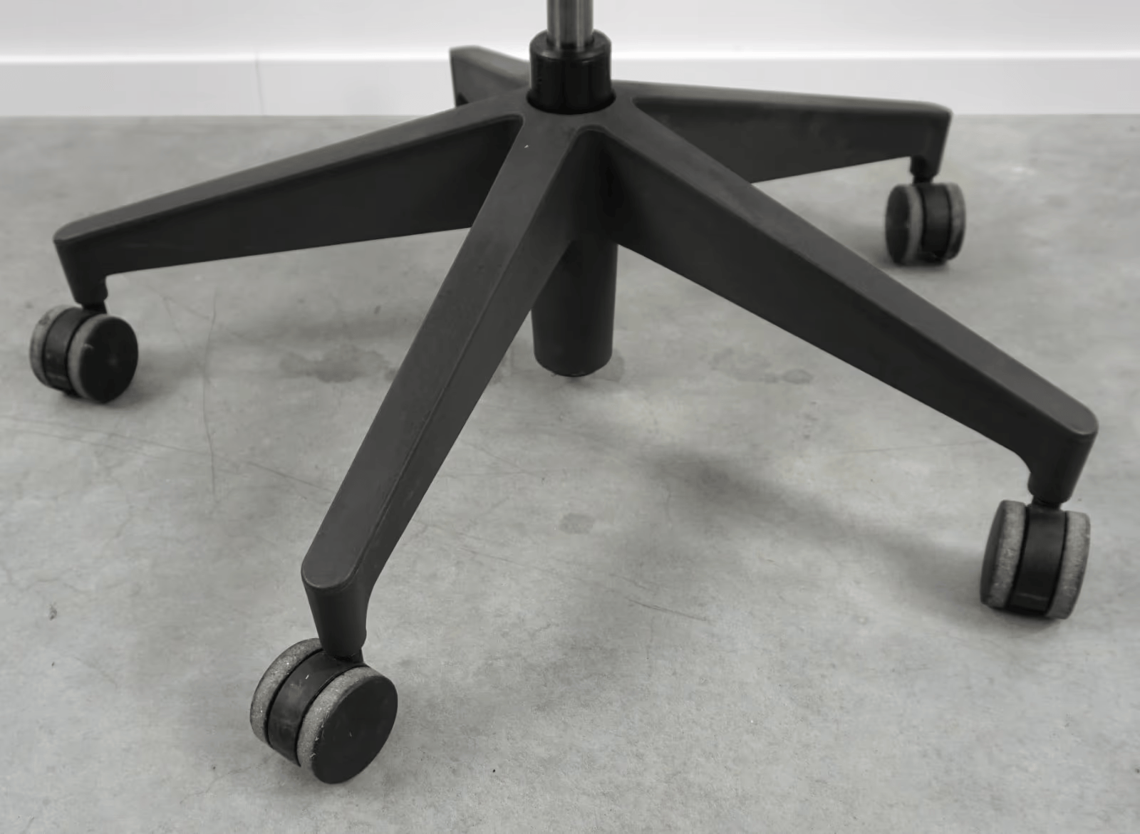 Herman Miller Mirra 2 Bürodrehstuhl | Graphit