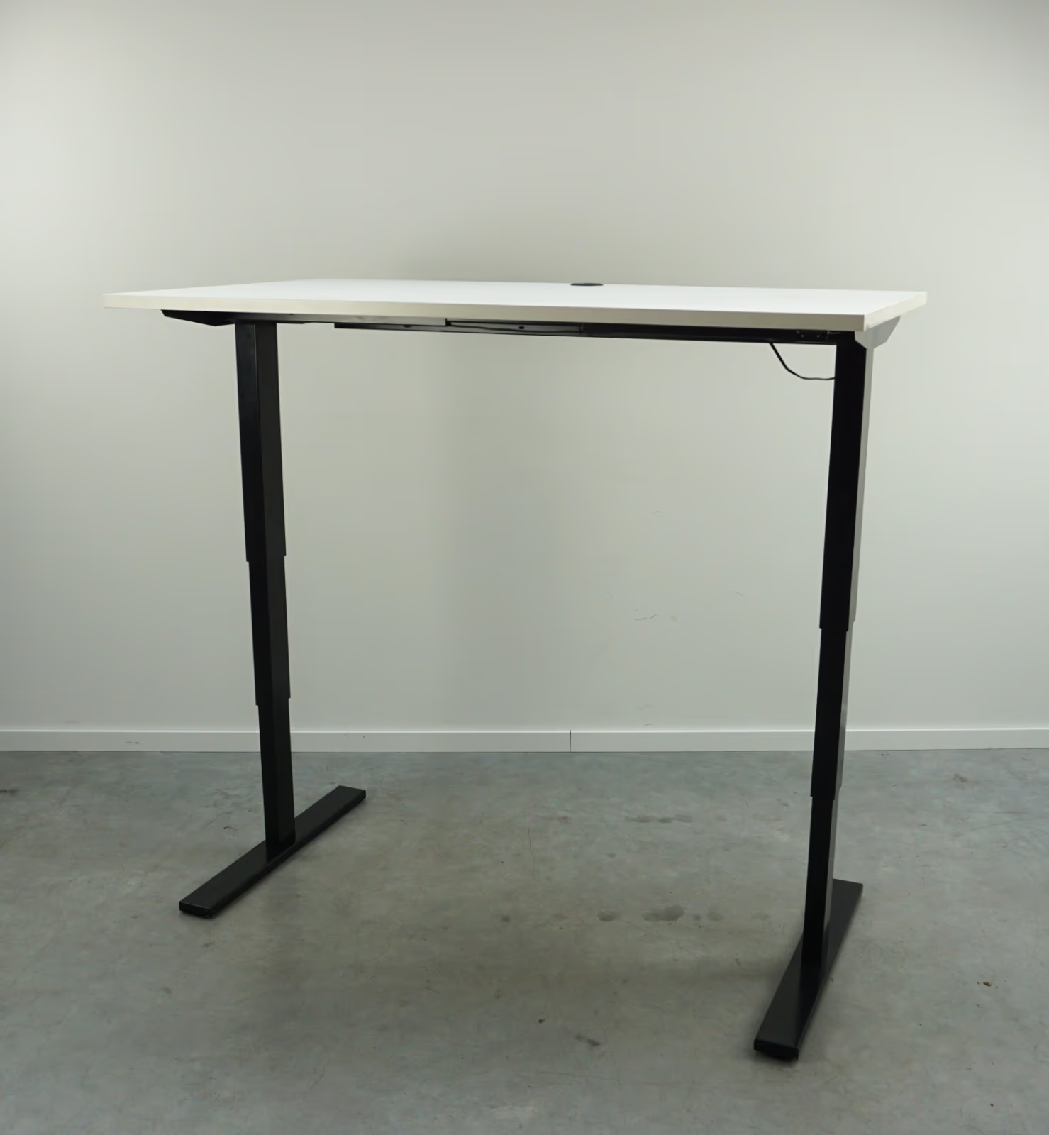 Elektrisch höhenverstellbarer Schreibtisch | 140 x 80 cm | Weiß-Schwarz