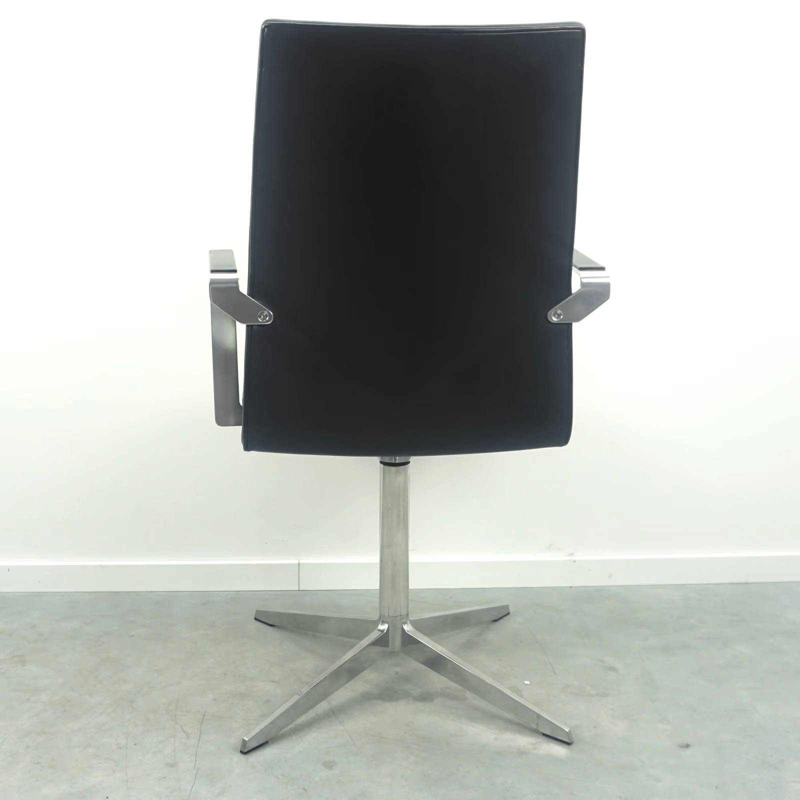 Four Design FourCast XL Konferenzstuhl | Schwarz | Leder | Chrom