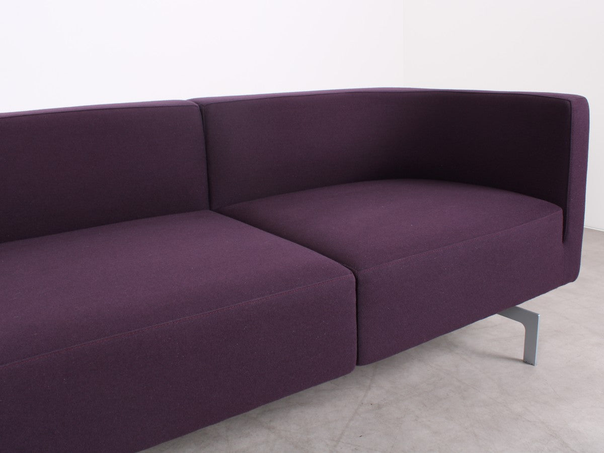 Kvadrat-Divina-Bezug des violetten Arco Side by Side Sofas