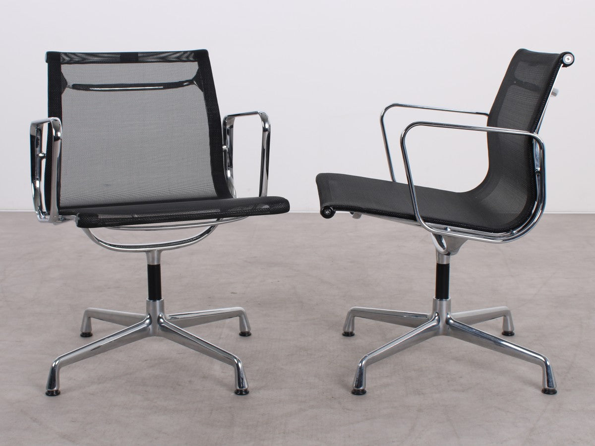 Vitra EA 108 Designstuhl | Netzgewebe in Schwarz
