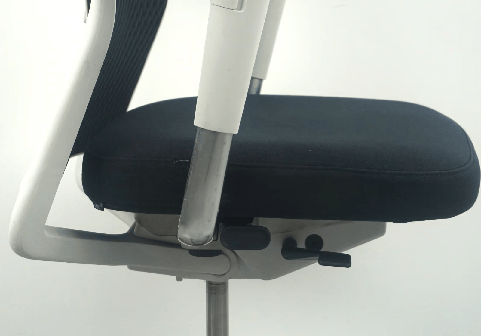 Vitra ID Mesh Bürodrehstuhl | Schwarz-Weiß