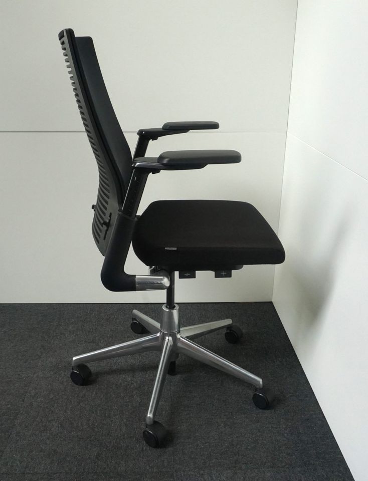 Ahrend 2020 Bürodrehstuhl Schwarz Seitenansicht