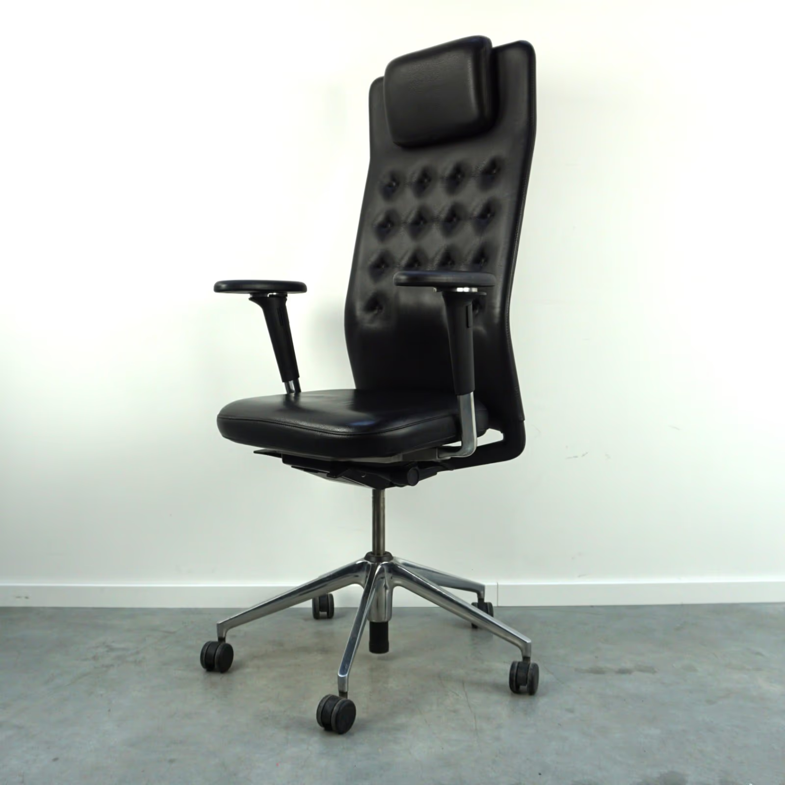 Vitra ID Trim L Bürodrehstuhl | Schwarz | Leder | Chrom