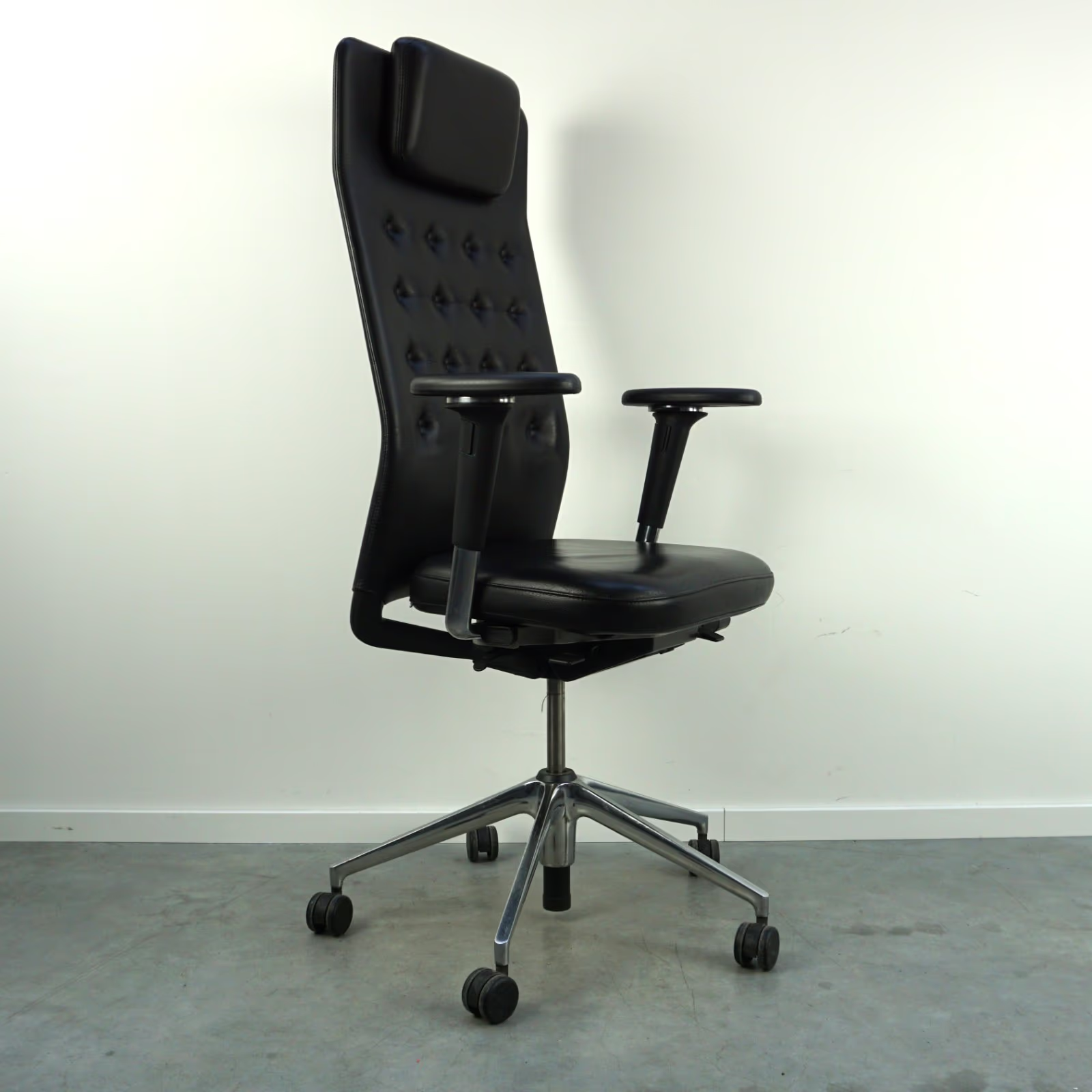 Vitra ID Trim L Bürodrehstuhl | Schwarz | Leder | Chrom