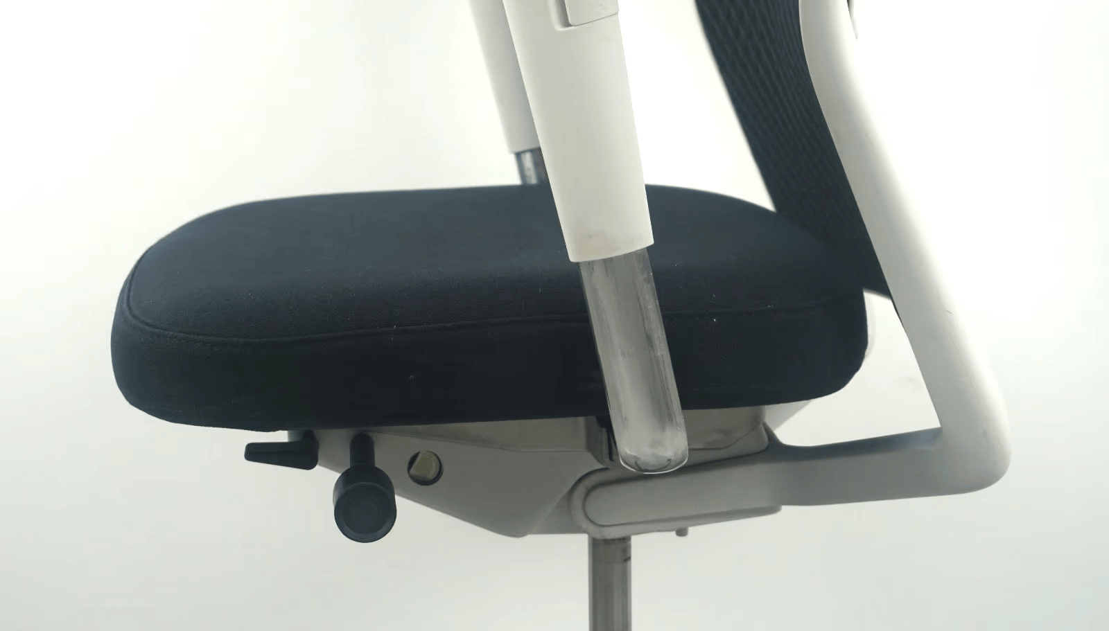 Vitra ID Mesh Bürodrehstuhl | Schwarz-Weiß
