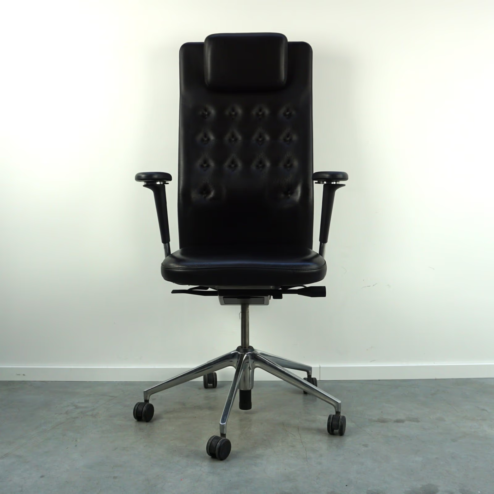 Vitra ID Trim L Bürodrehstuhl | Schwarz | Leder | Chrom