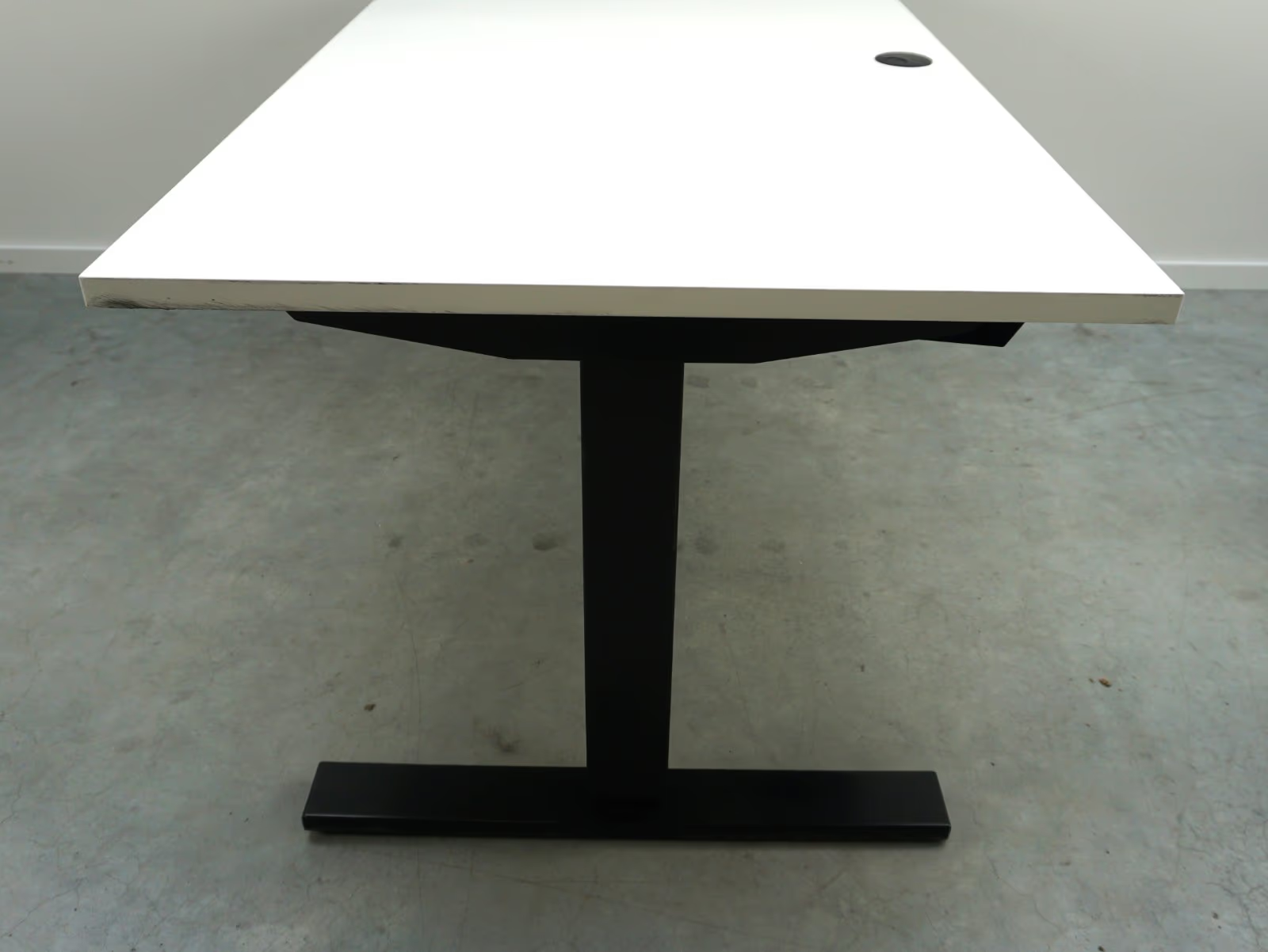 Elektrisch höhenverstellbarer Schreibtisch | 140 x 80 cm | Weiß-Schwarz