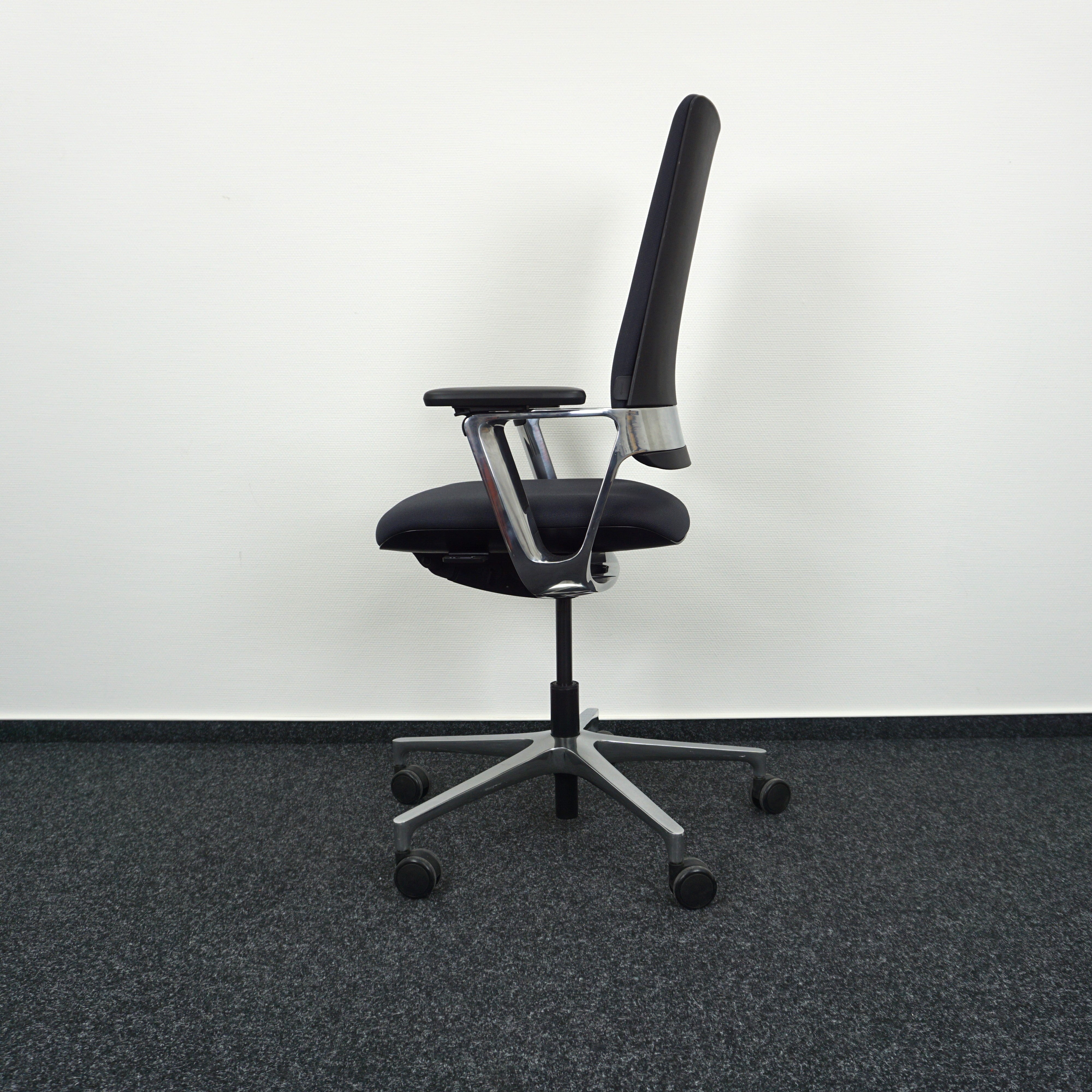Klöber Connex2 CNX98 Bürodrehstuhl Dunkelgrau Seitenansicht