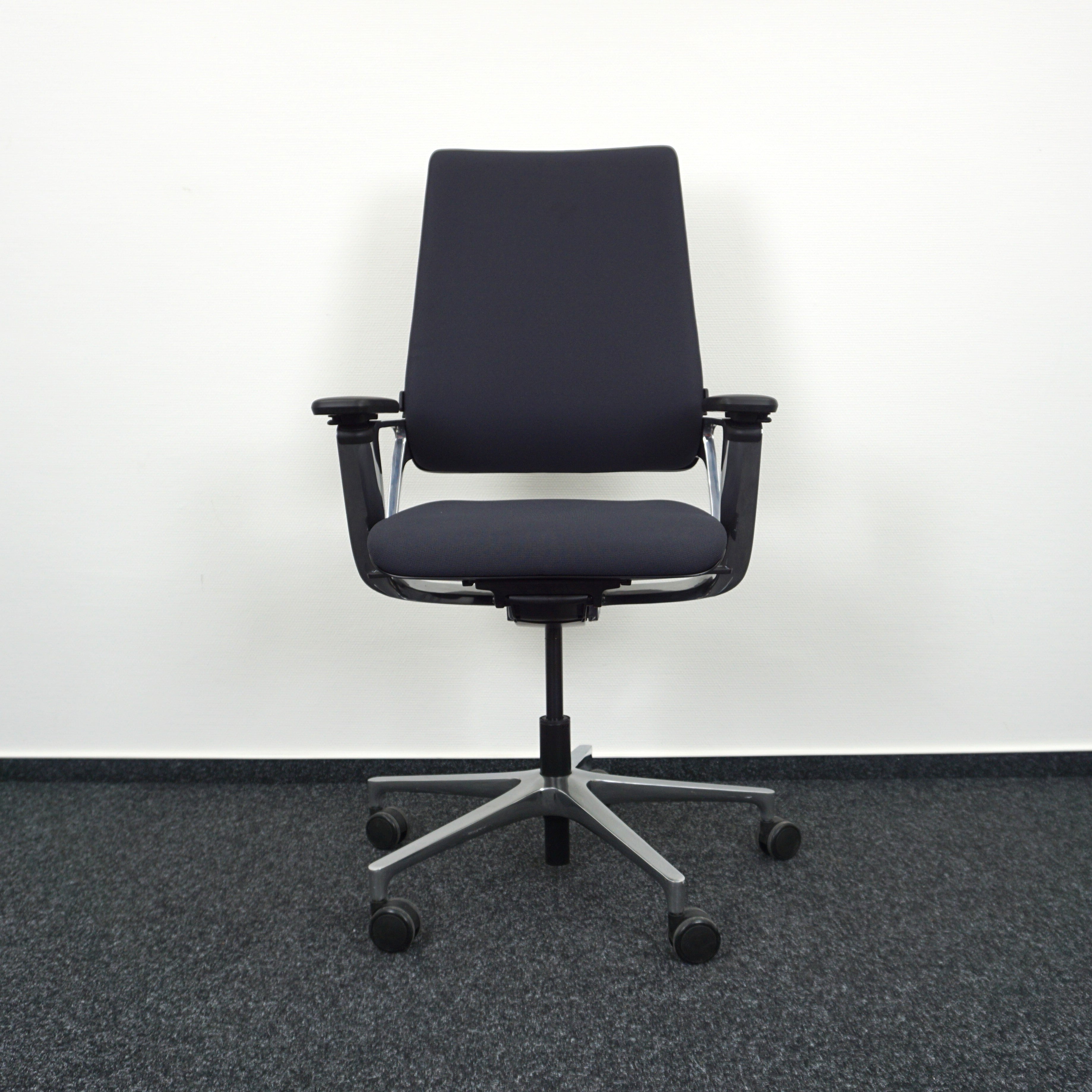 Klöber Connex2 CNX98 Bürodrehstuhl Dunkelgrau Vorderansicht