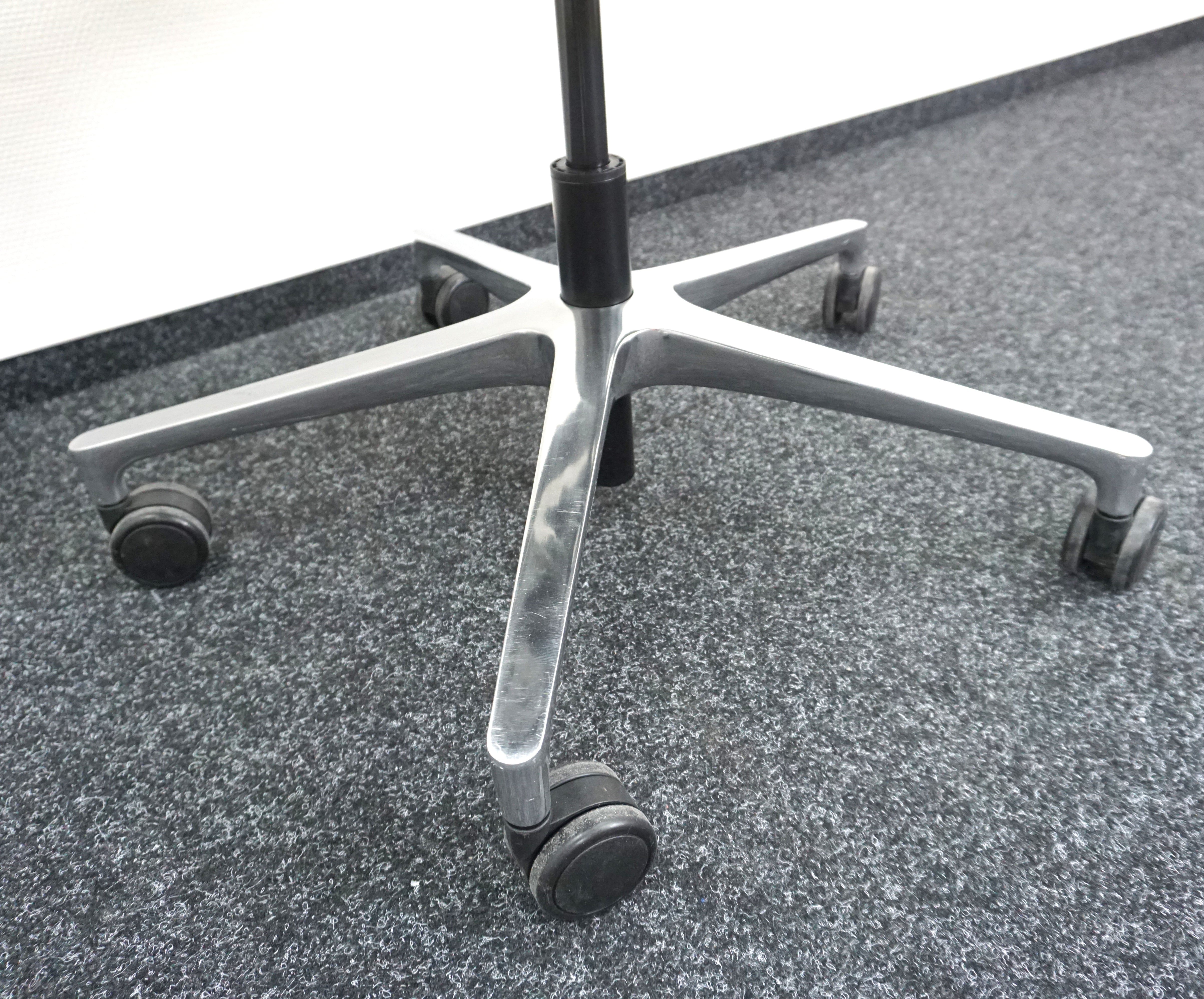 Klöber Connex2 CNX98 Bürodrehstuhl Dunkelgrau Fußdrehkreuz