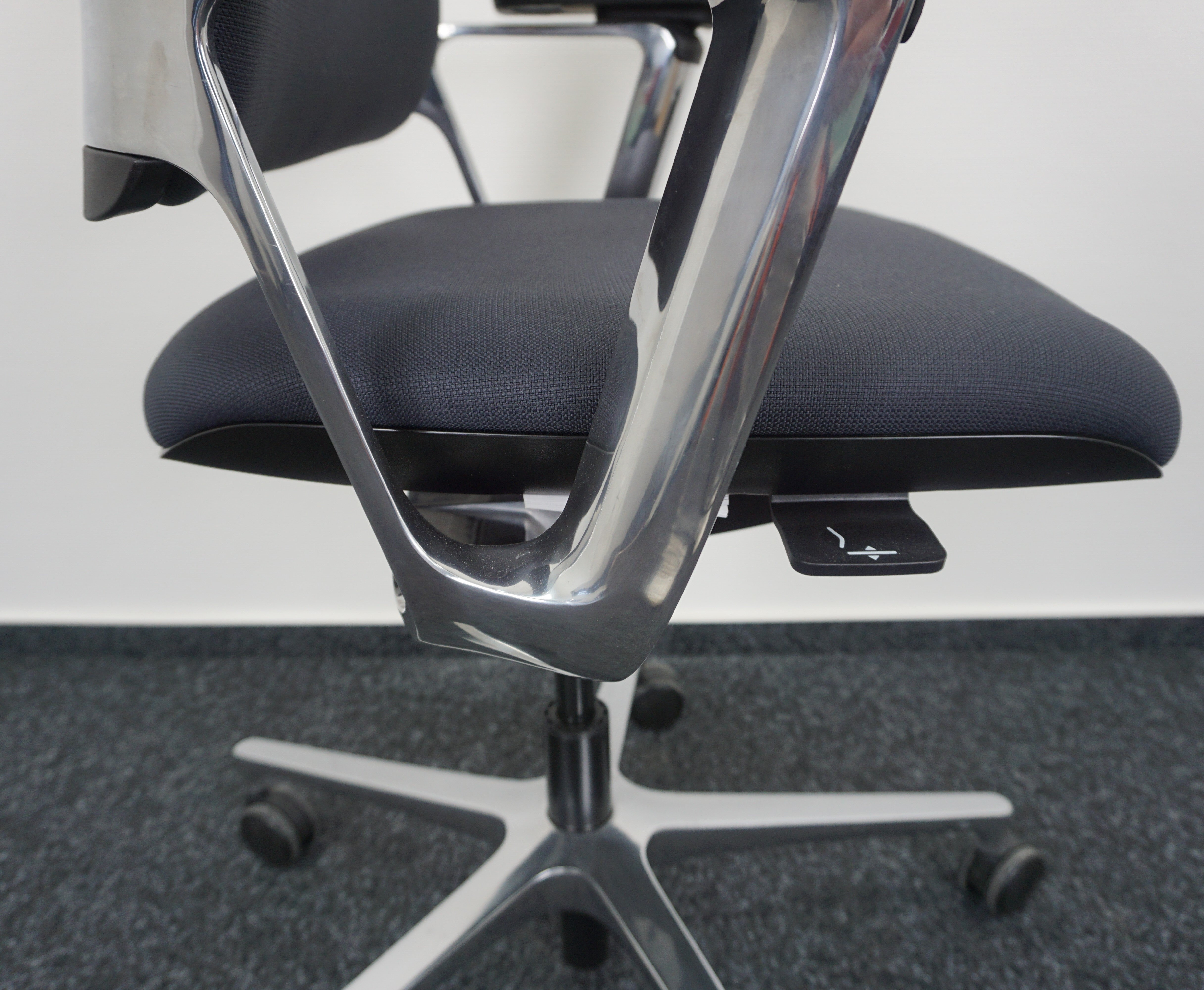 Klöber Connex2 CNX98 Bürodrehstuhl Dunkelgrau Sitz