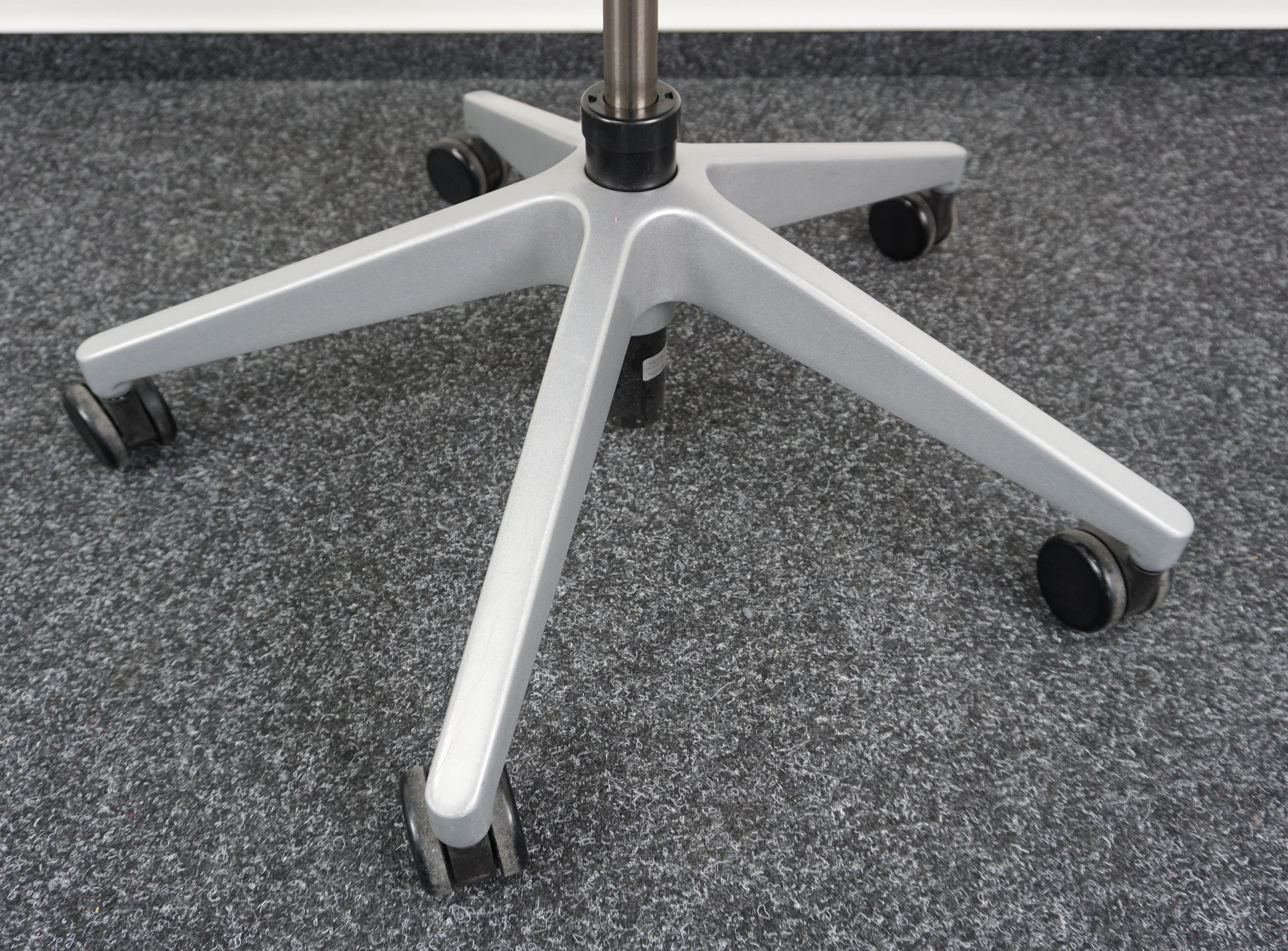  Haworth Comforto 89 Zody Fußkreuz