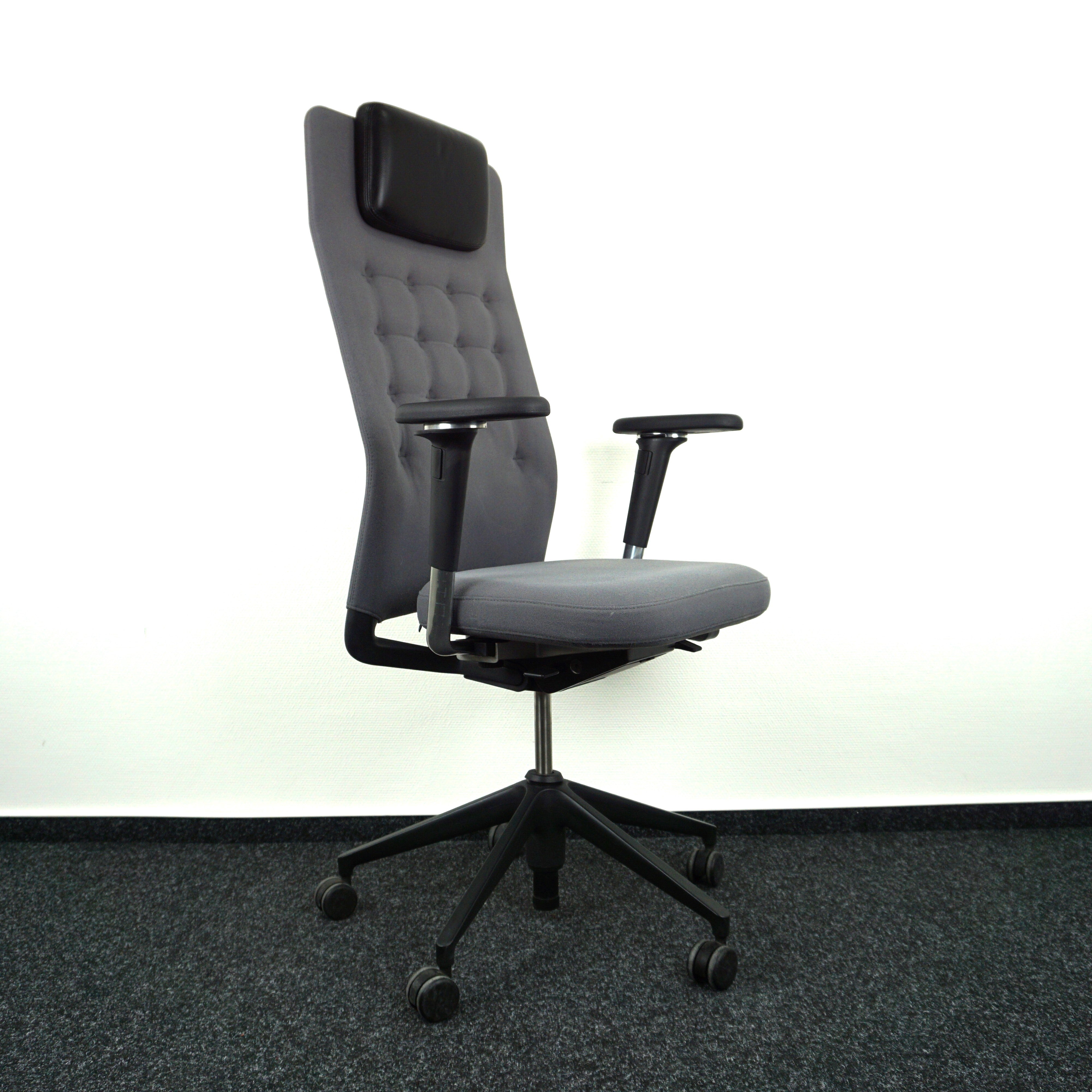 Vitra ID Trim L Bürodrehstuhl Grau-Schwarz Seitenansicht