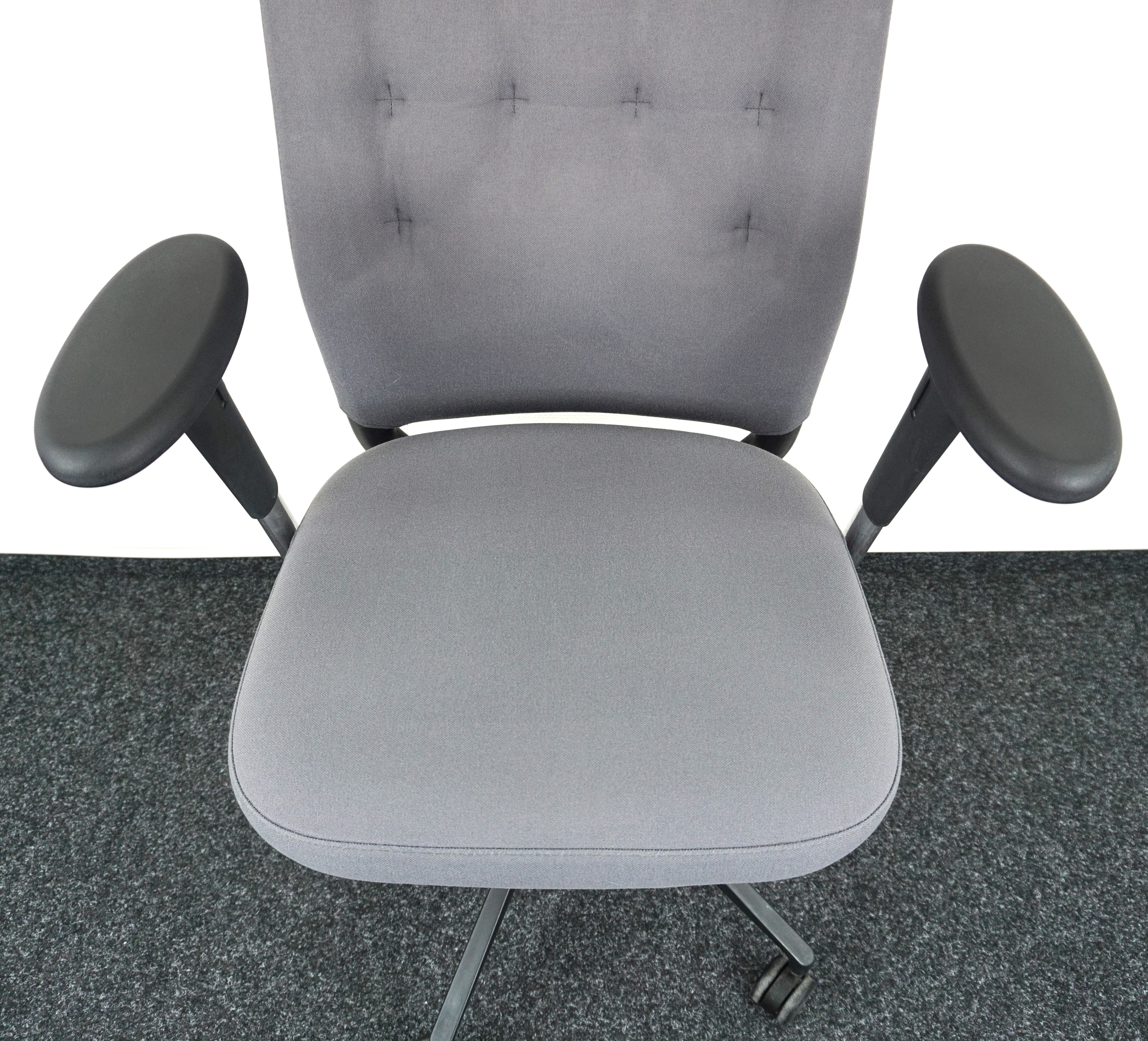 Vitra ID Trim L Bürodrehstuhl Grau-Schwarz Sitz