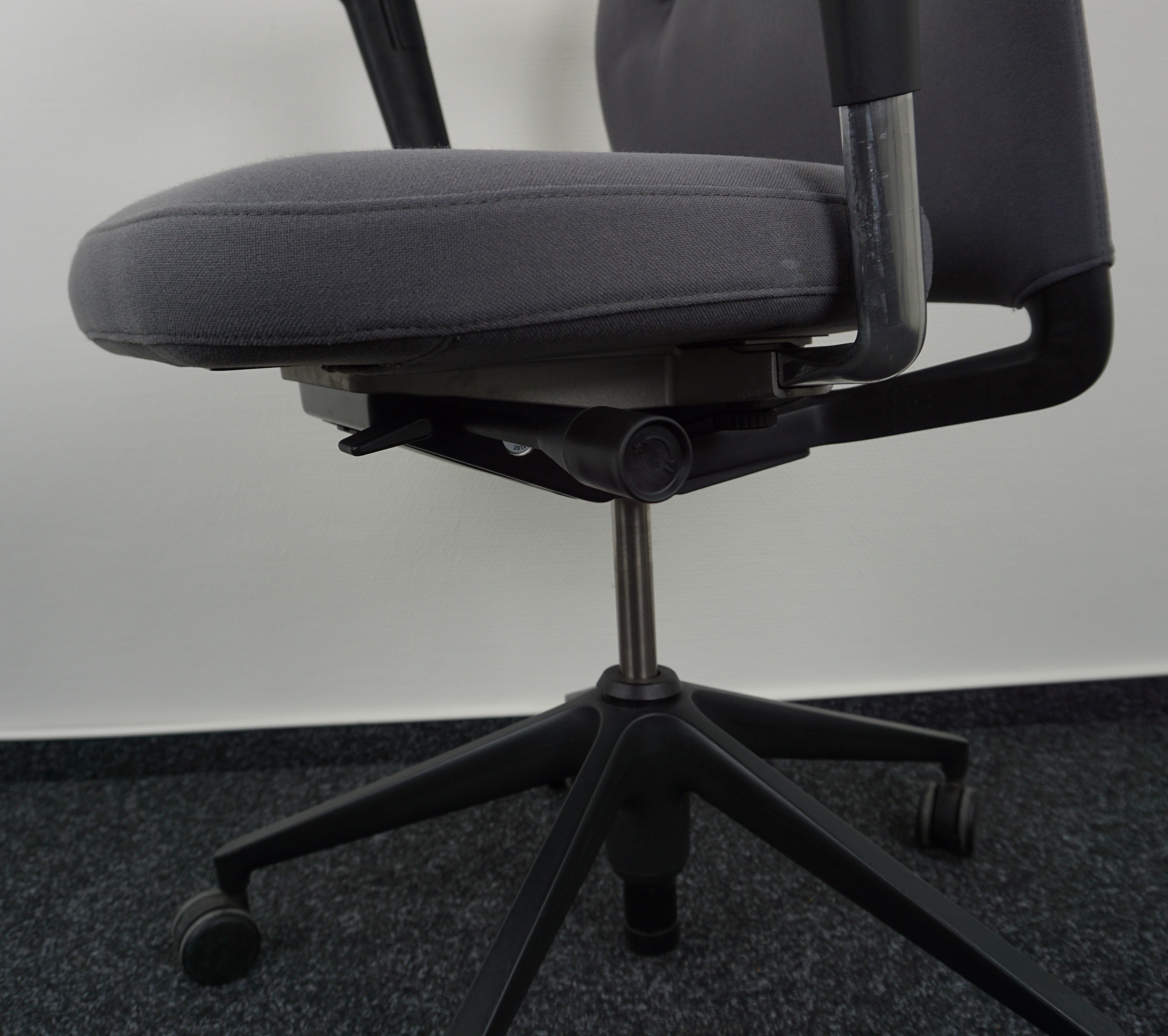 Vitra ID Trim L Bürodrehstuhl Verstellmöglichkeiten