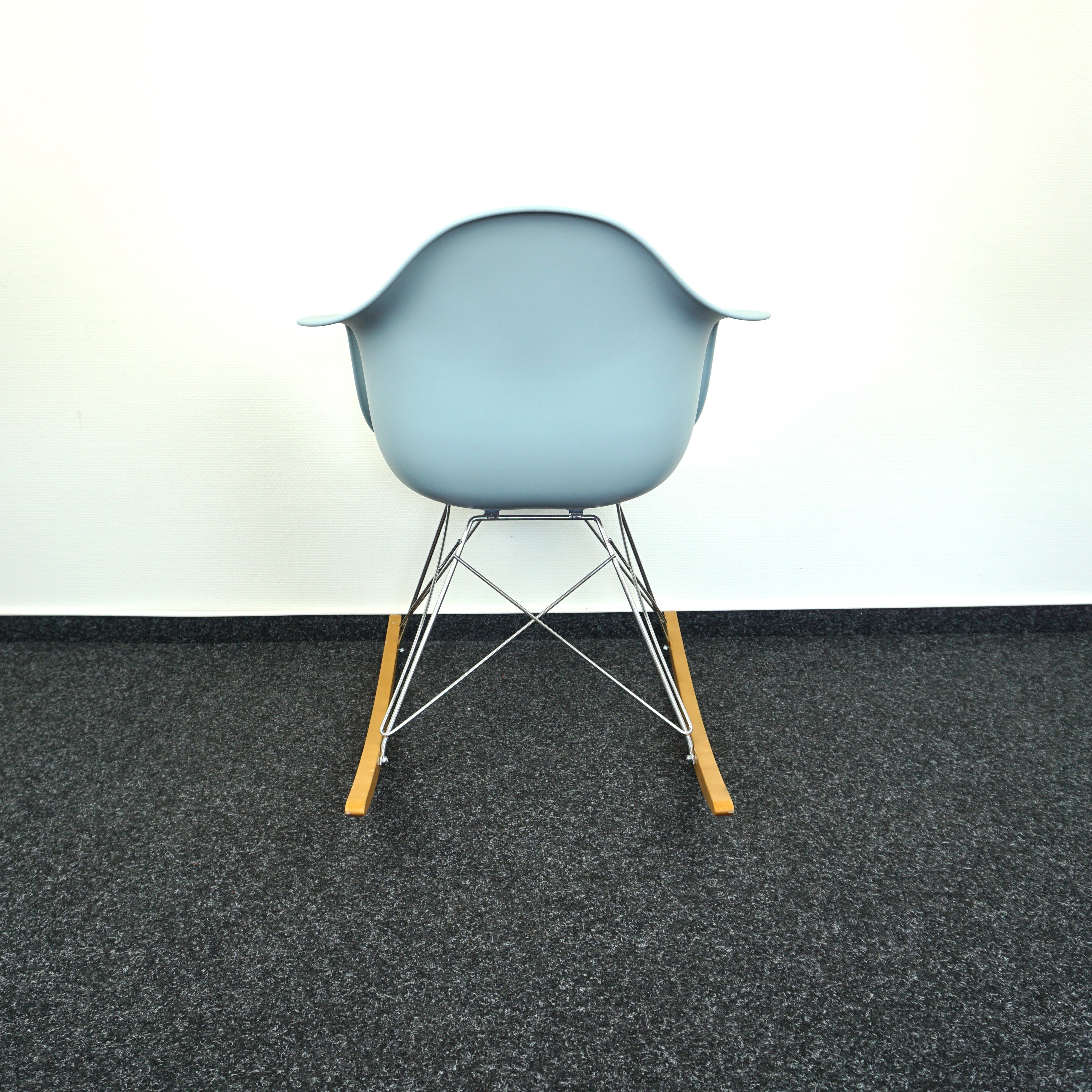 Vitra Eames Plastic Armchair RAR Design Schaukelstuhl | Hellblau