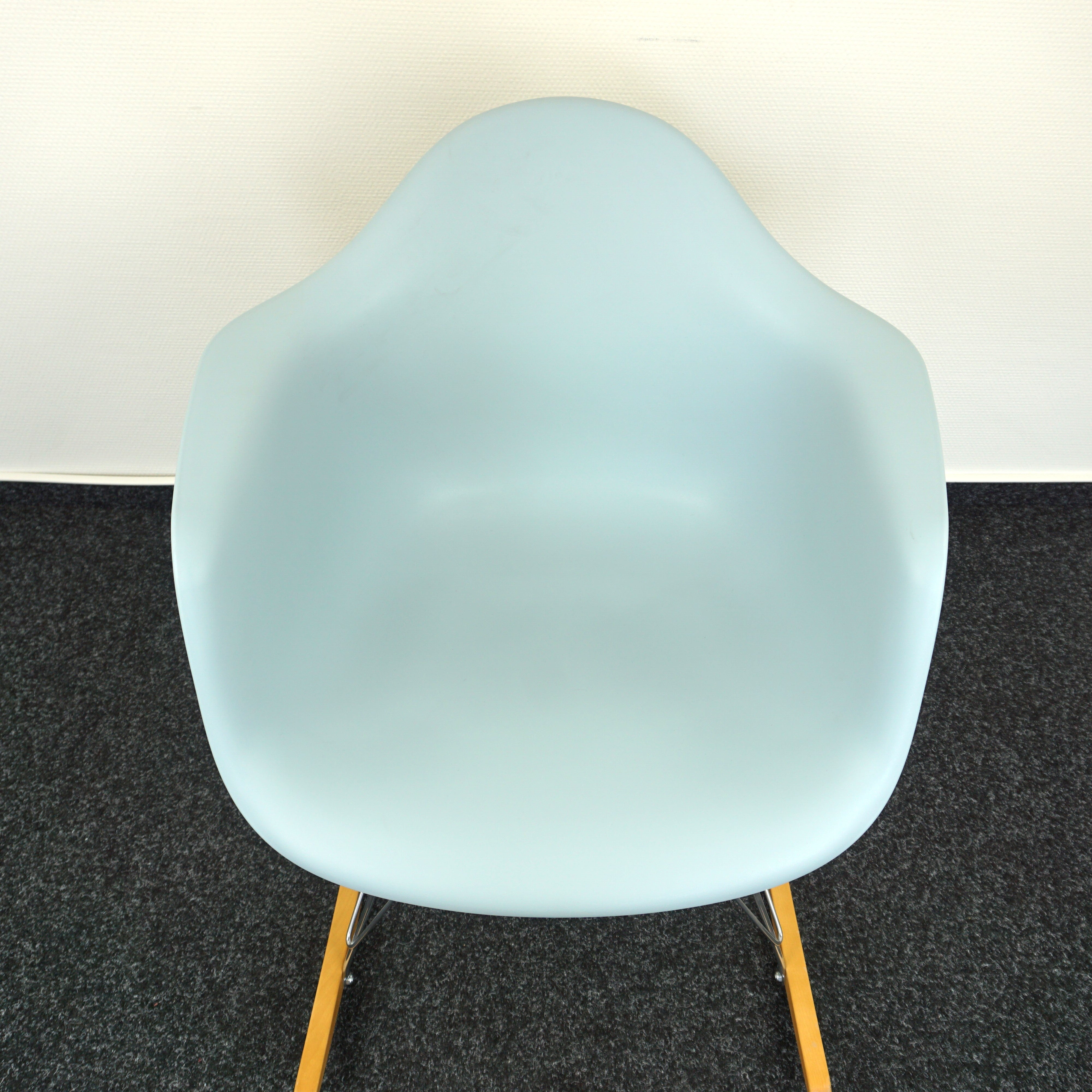 Vitra Eames Plastic Armchair RAR Design Schaukelstuhl | Hellblau