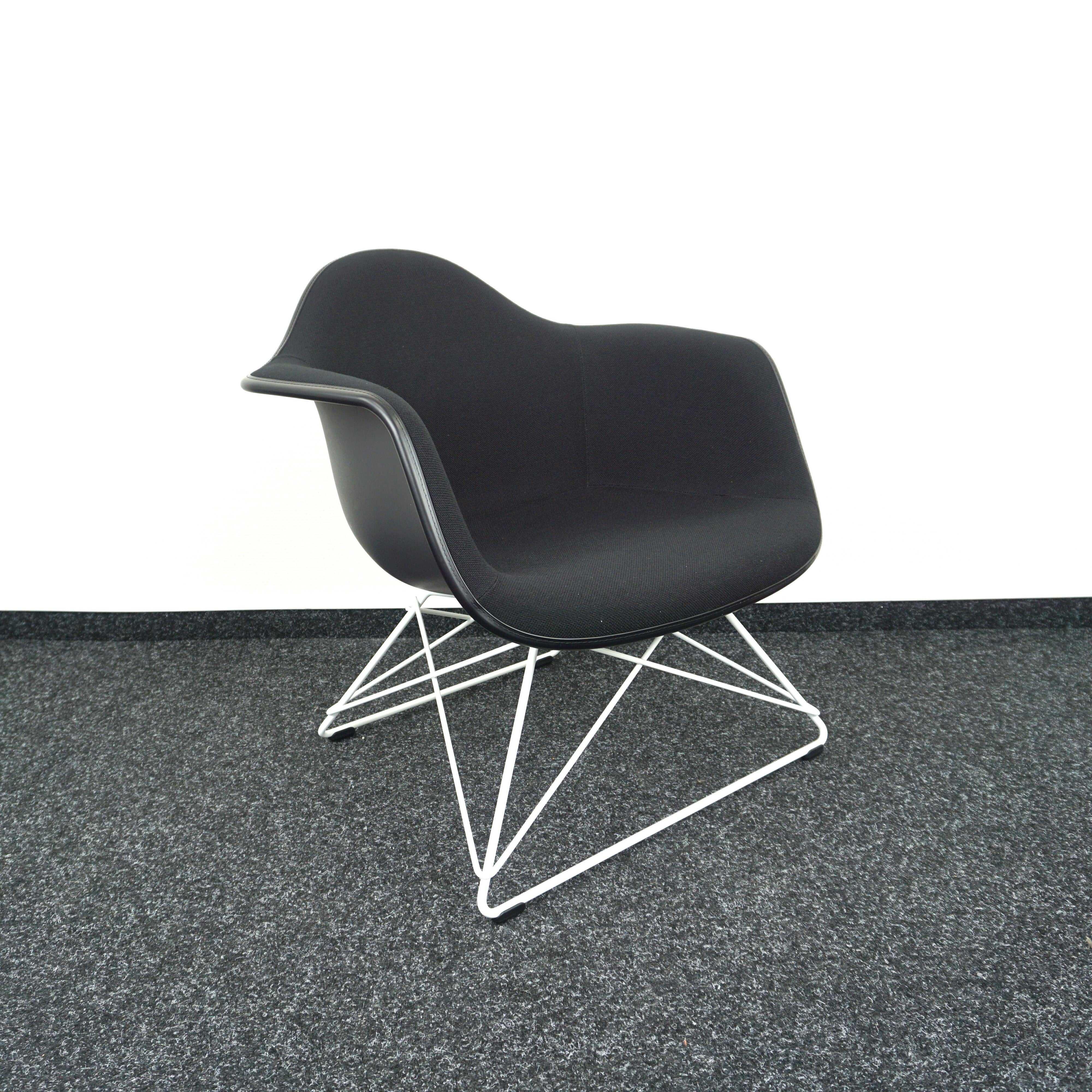 Vitra Eames Plastic Armchair LAR Design Sessel | Schwarz-Weiß