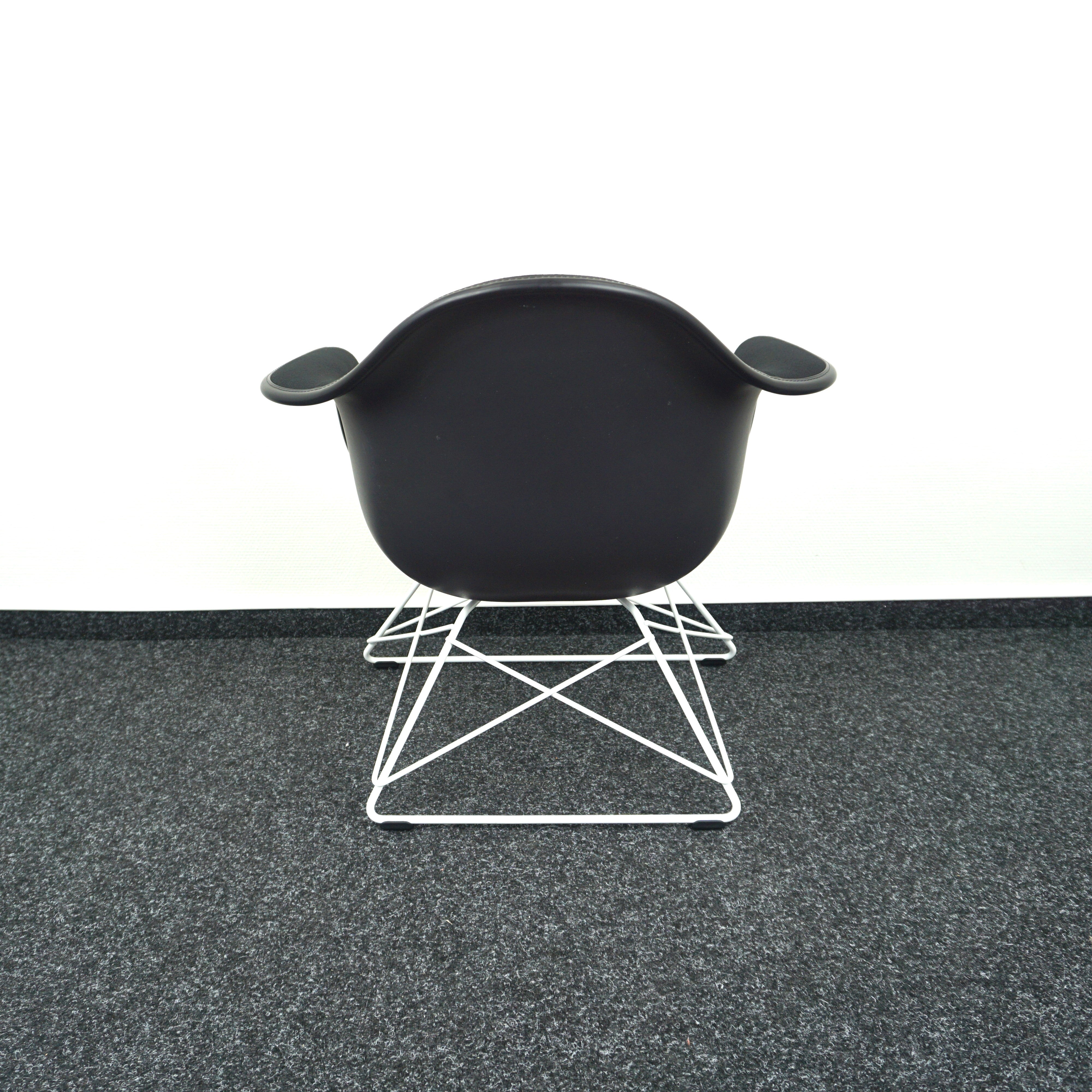Vitra Eames Plastic Armchair LAR Design Sessel | Schwarz-Weiß