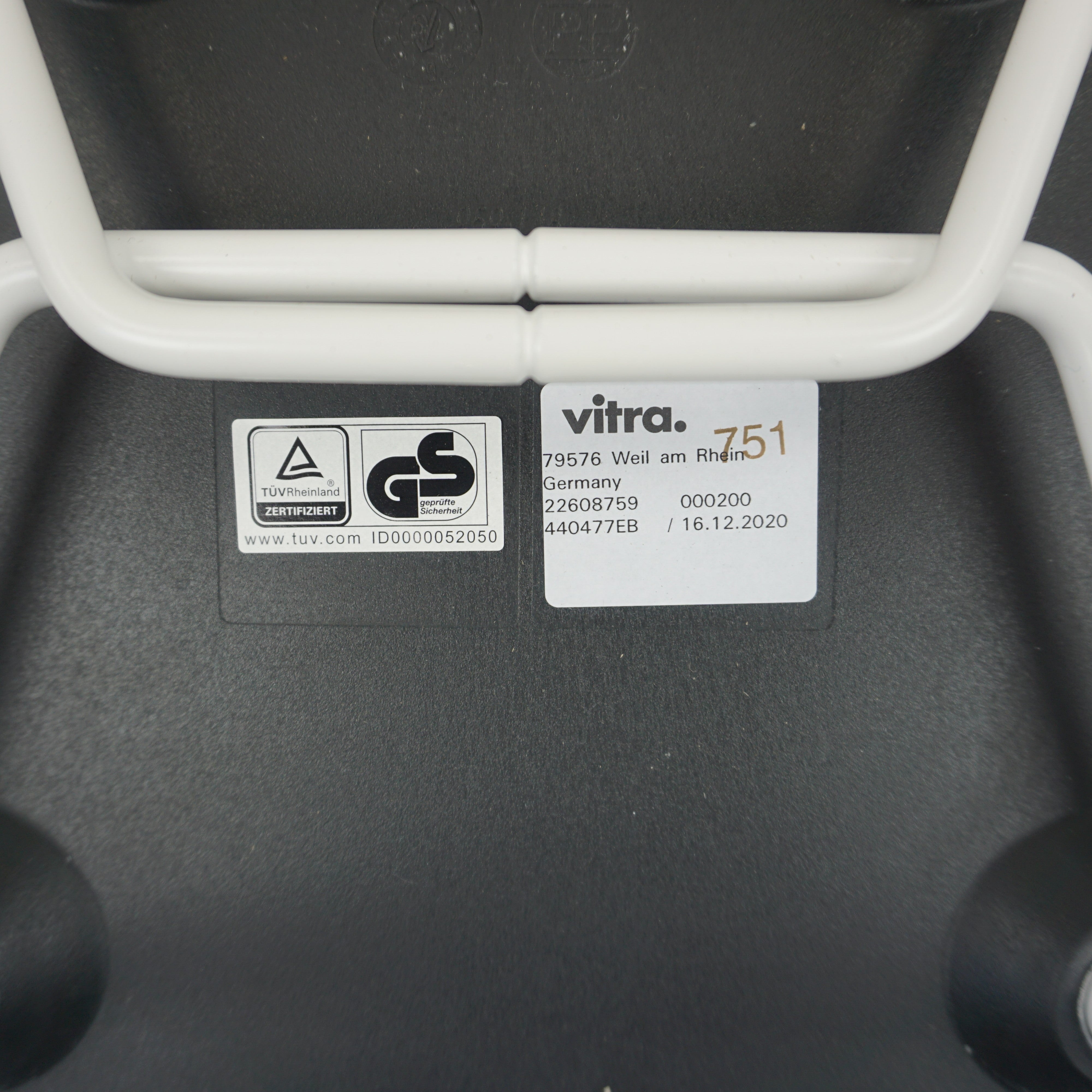 Vitra Eames Plastic Armchair LAR Design Sessel | Schwarz-Weiß
