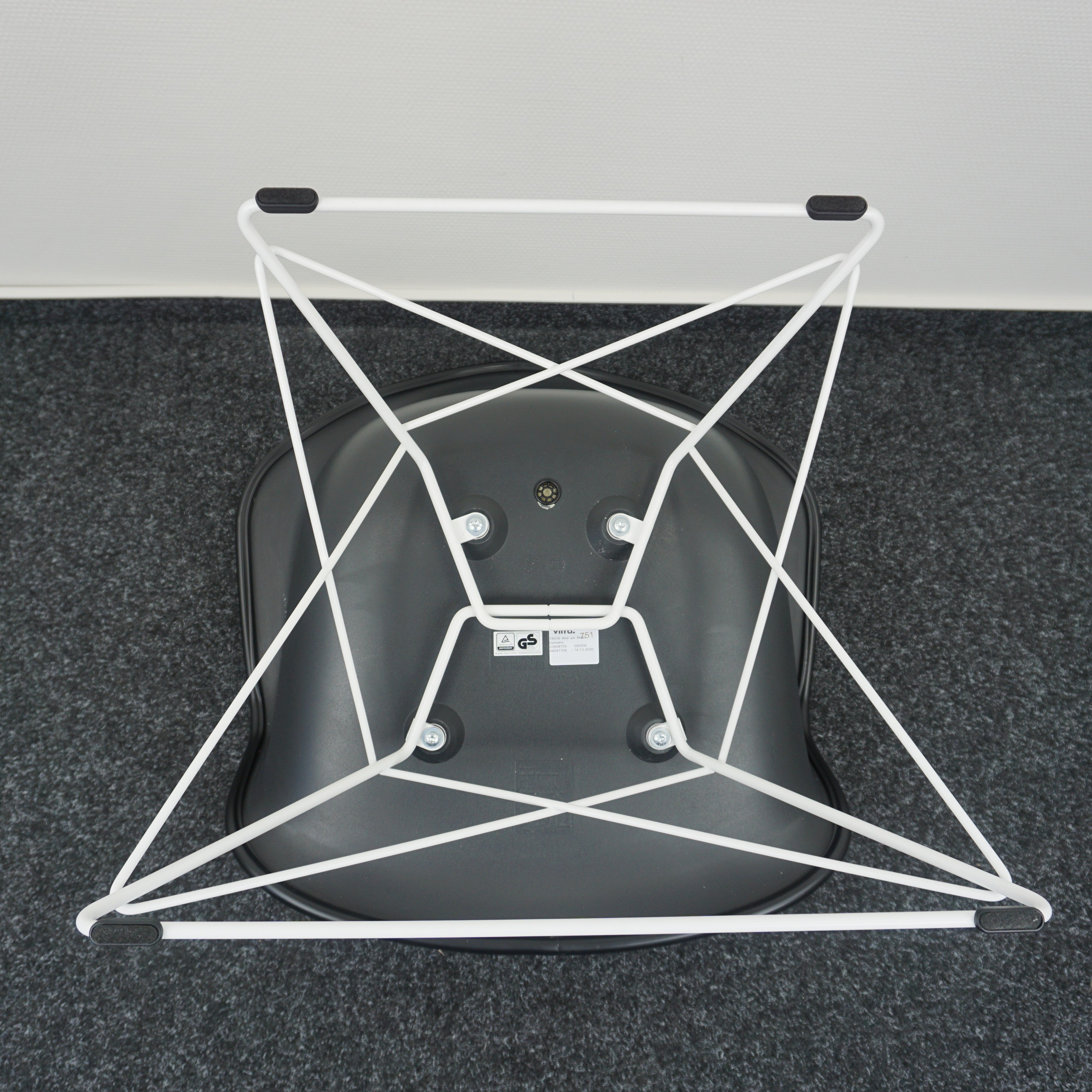 Vitra Eames Plastic Armchair LAR Design Sessel | Schwarz-Weiß