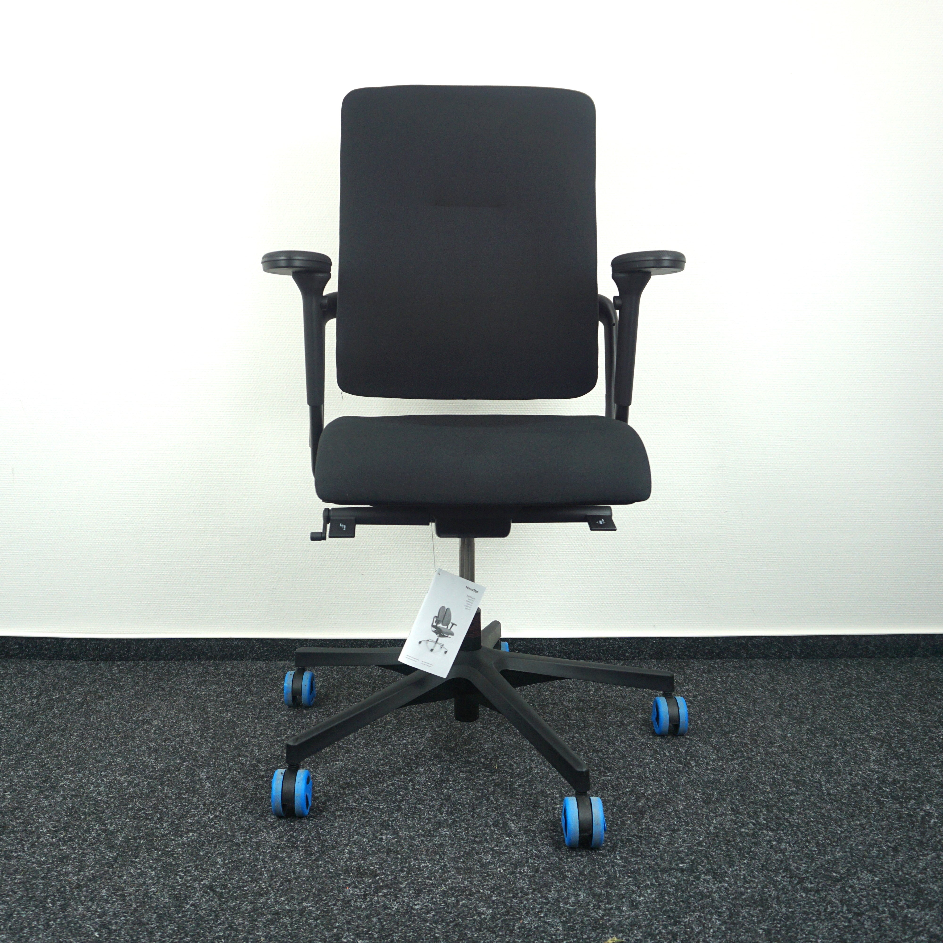 Grahl Xenium Ergonomischer Bürodrehstuhl Schwarz Vorderseite