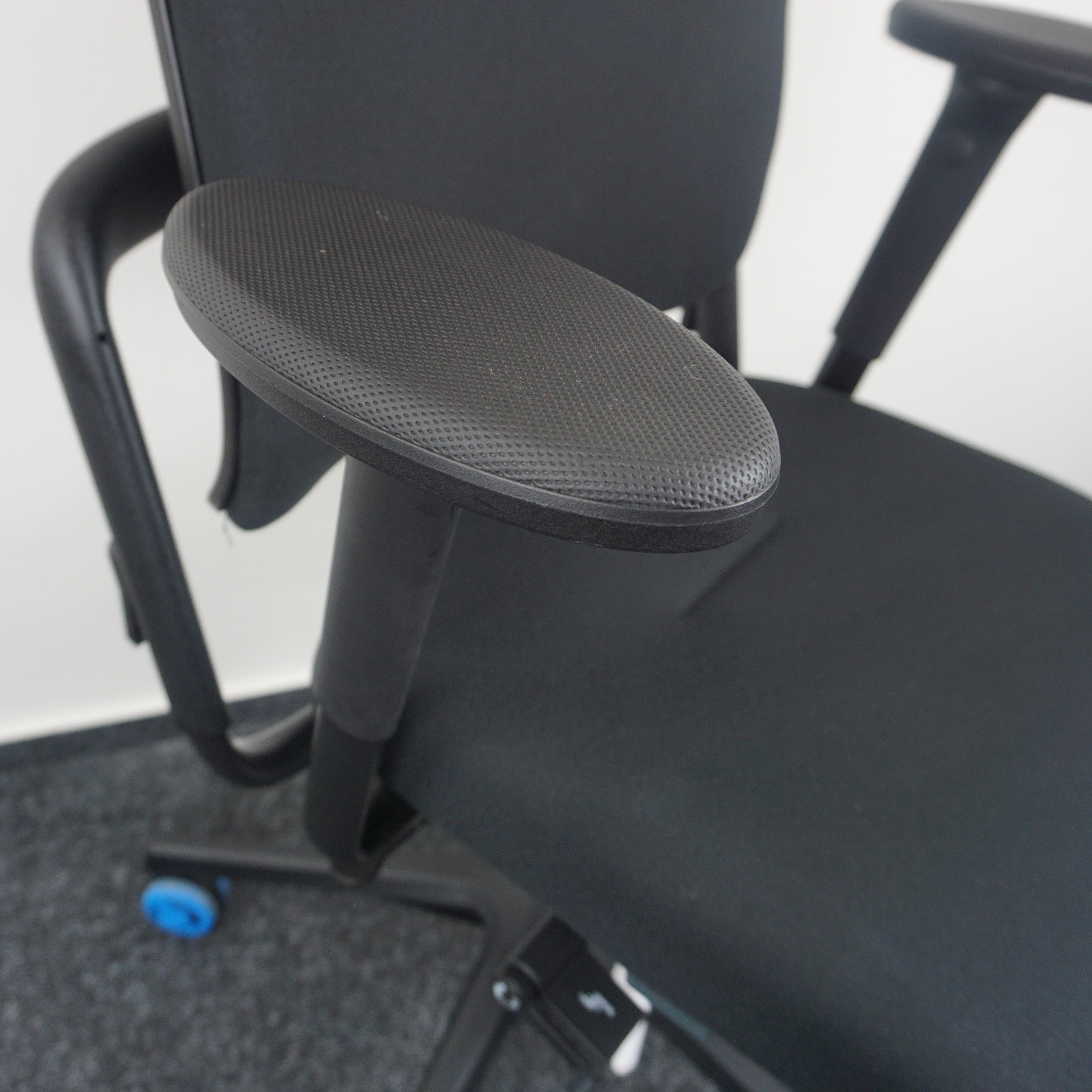 Grahl Xenium Ergonomischer Bürodrehstuhl Schwarz Armlehnen