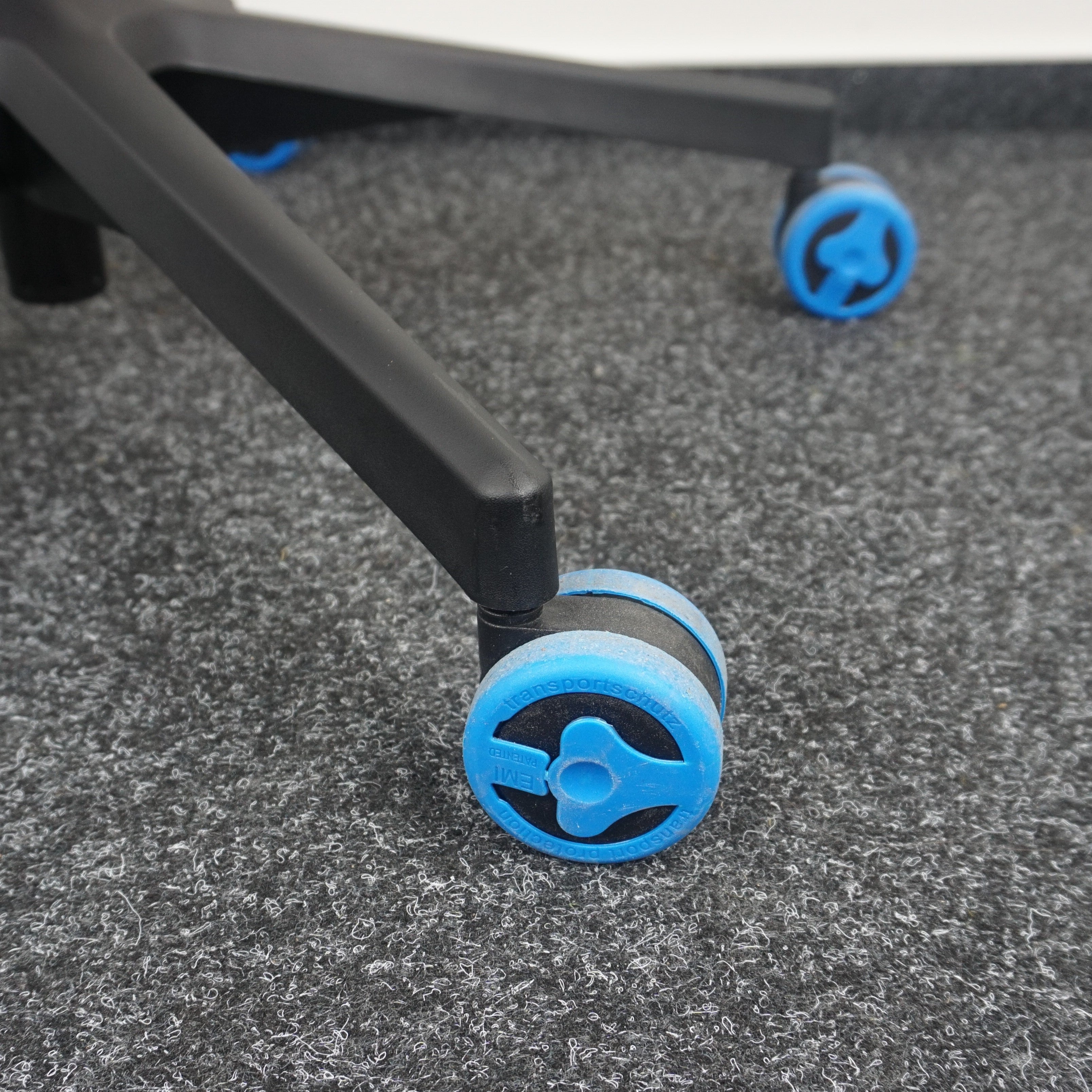 Grahl Xenium Ergonomischer Bürodrehstuhl Fußbodenrollen Schwarz-Blau