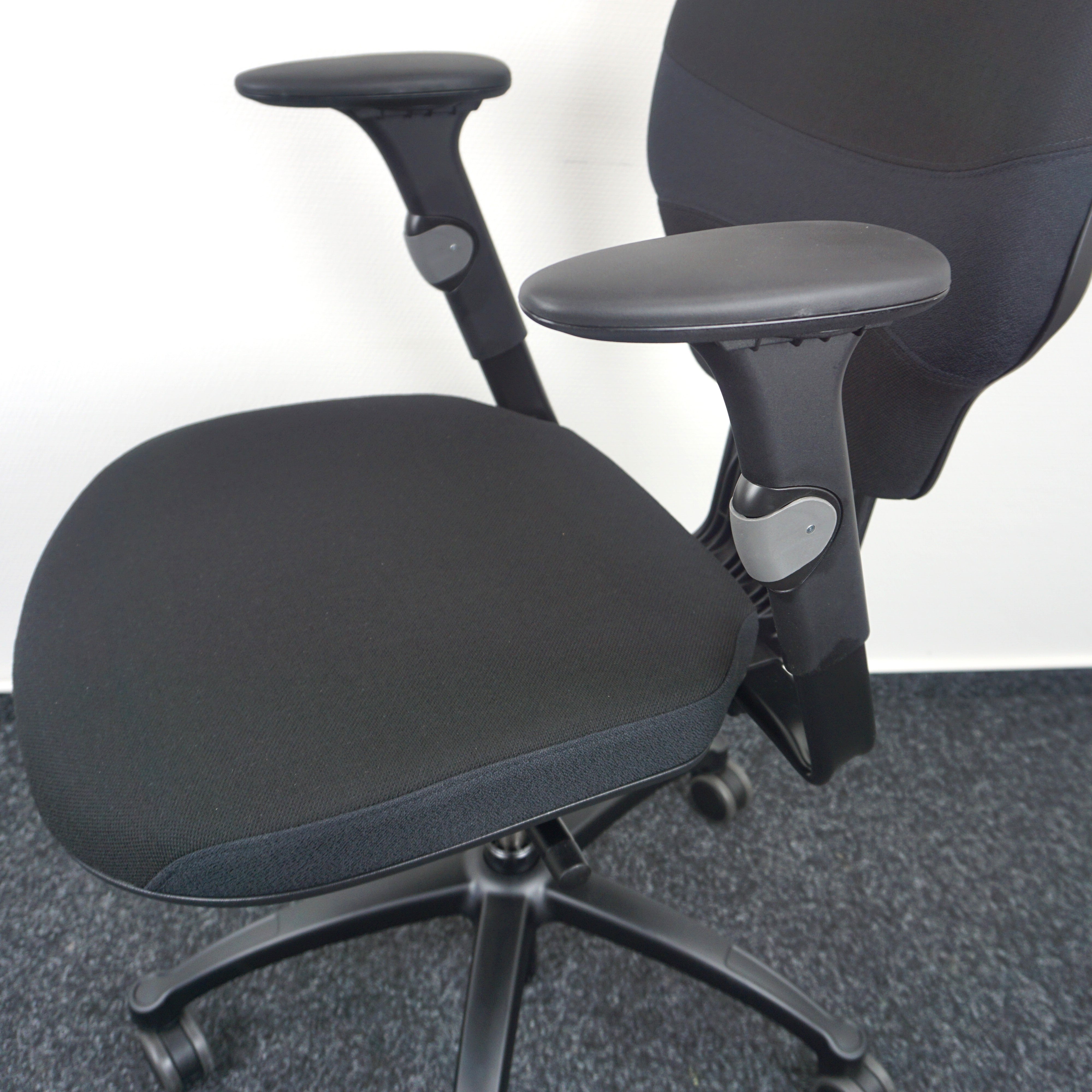 RH Extend 100 Ergonomischer Bürodrehstuhl Schwarz
