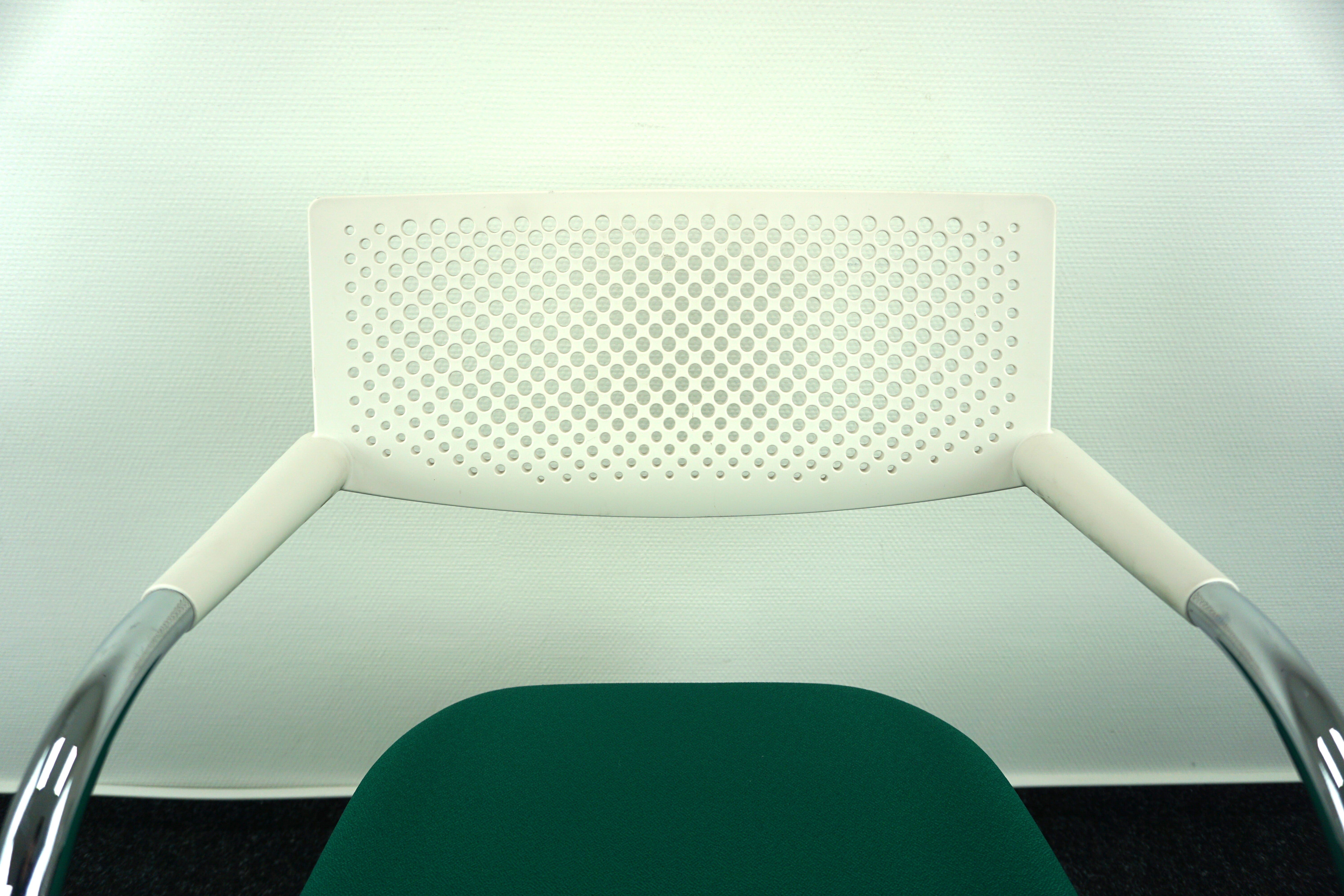 Vitra Visavis Design Konferenzstuhl Weiß-Grün Rückenlehne