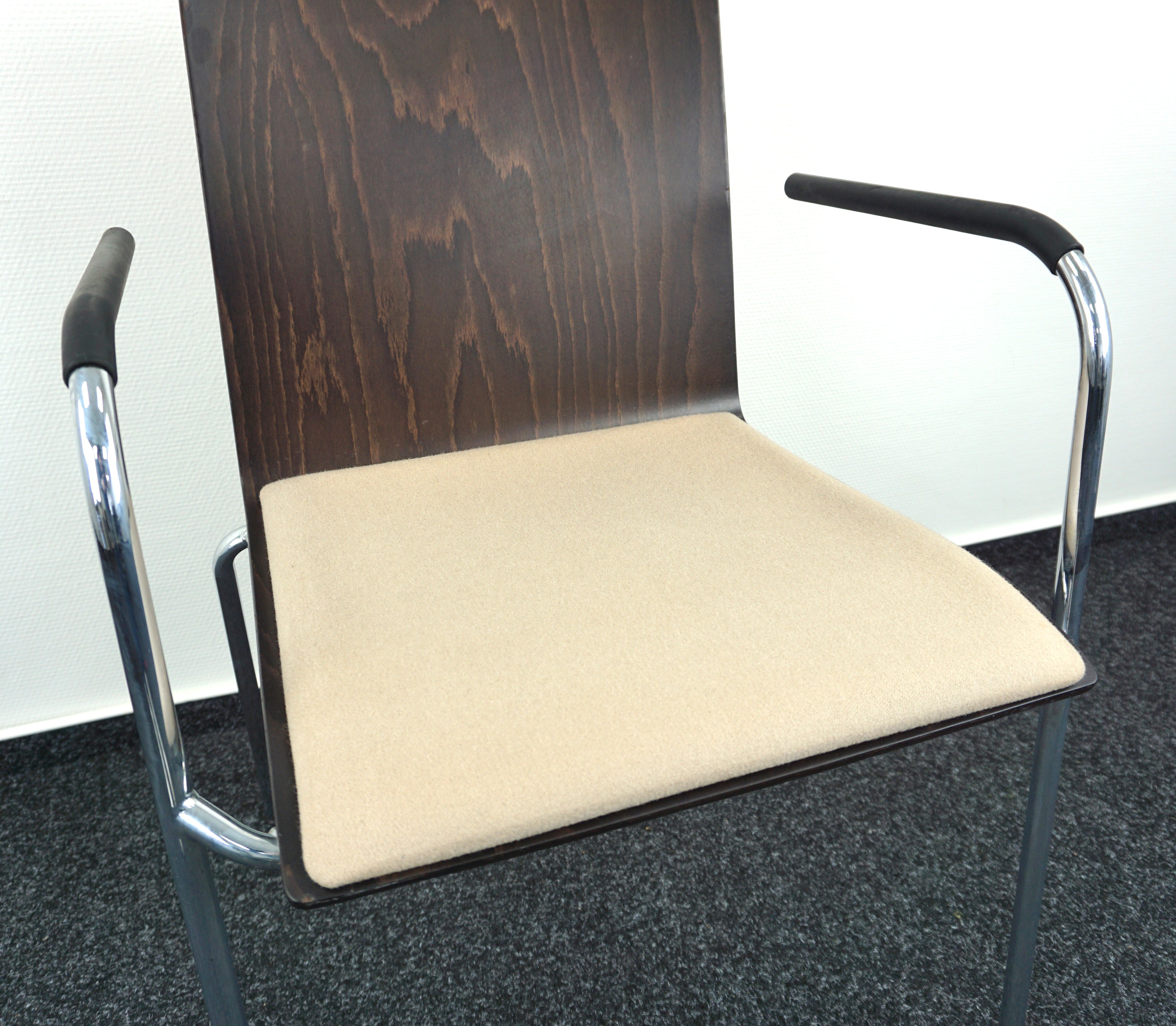 Thonet S160 Konferenzstuhl | Holz | Beige