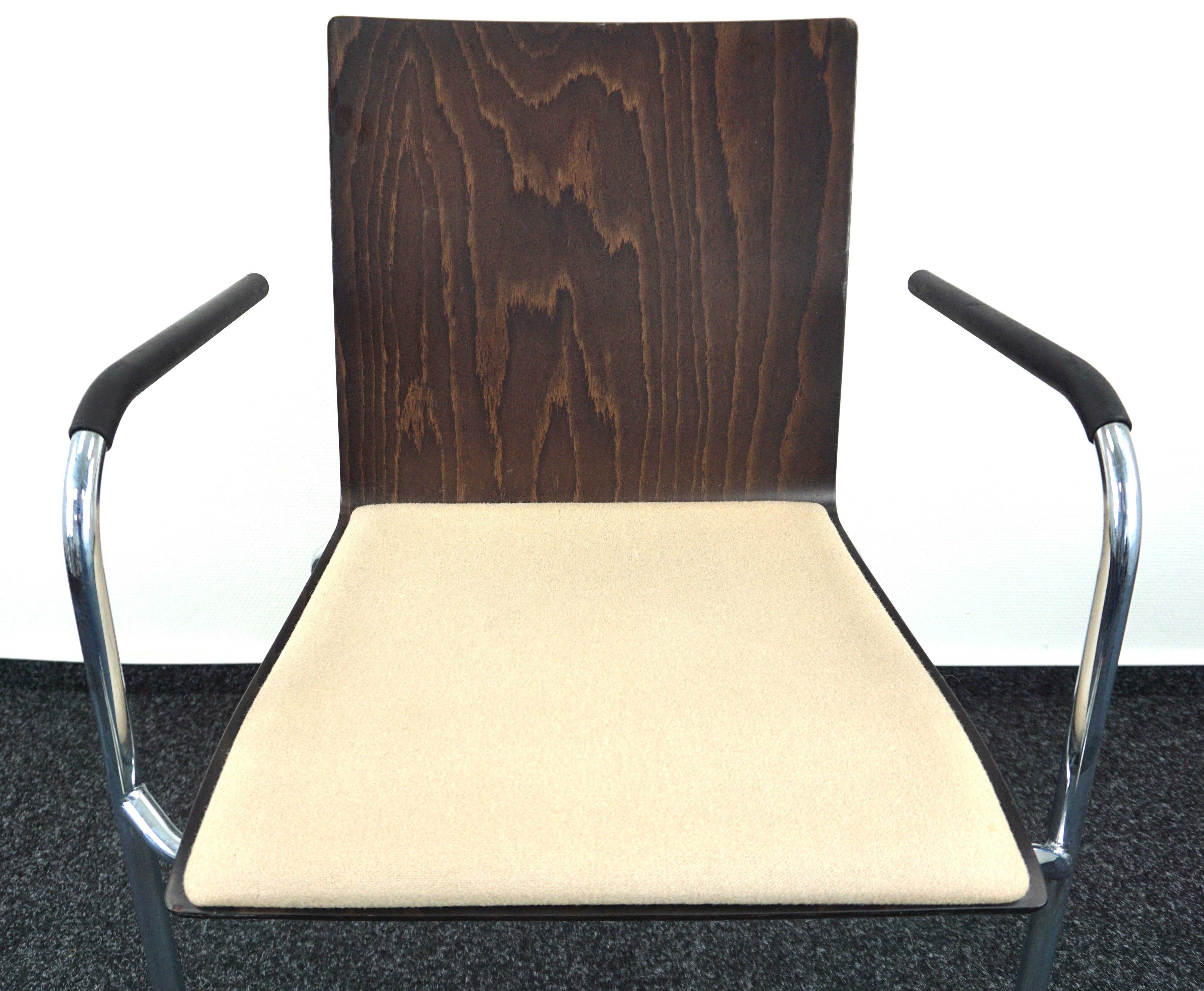 Thonet S160 Konferenzstuhl | Holz | Beige