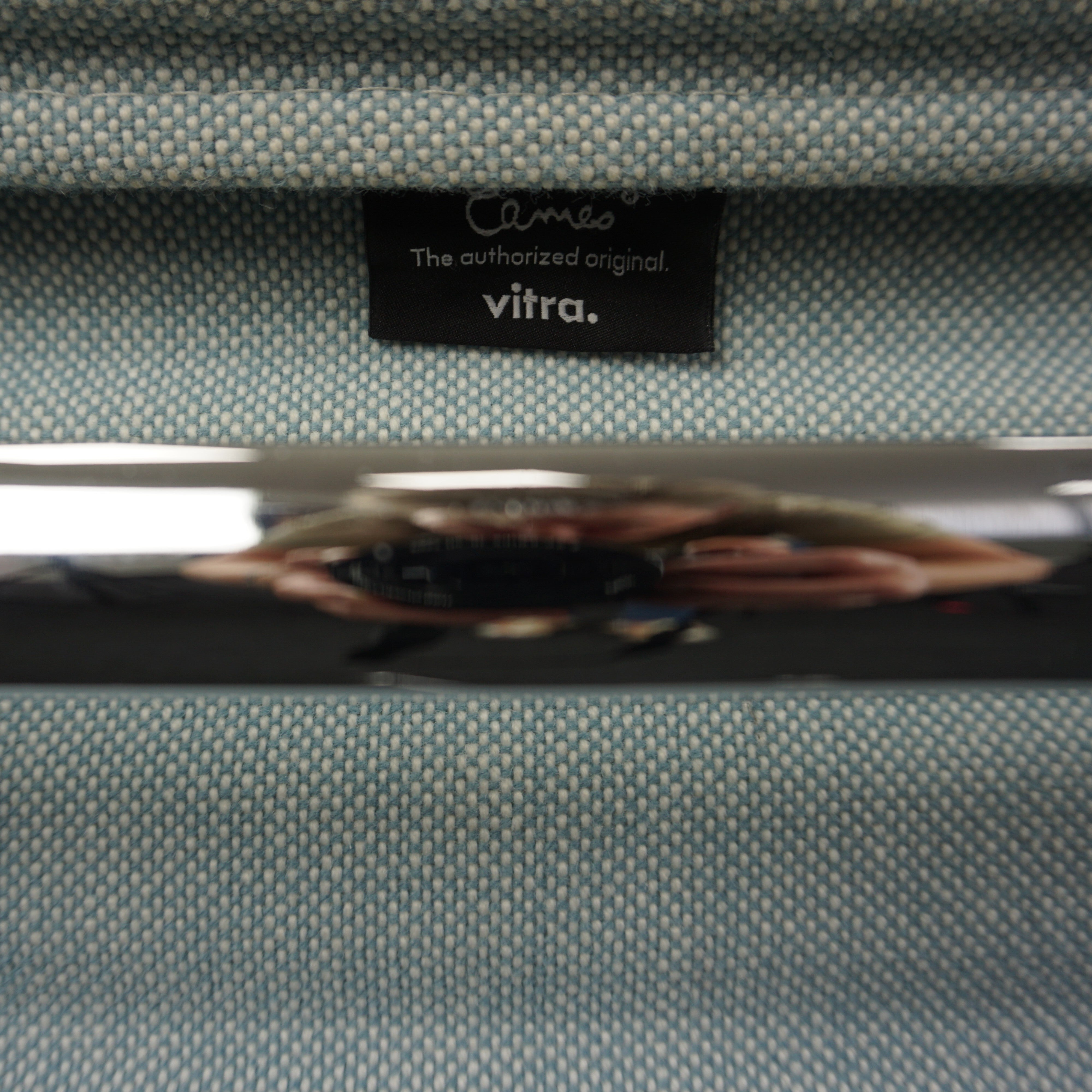 Vitra Aluminium Chair EA 117 