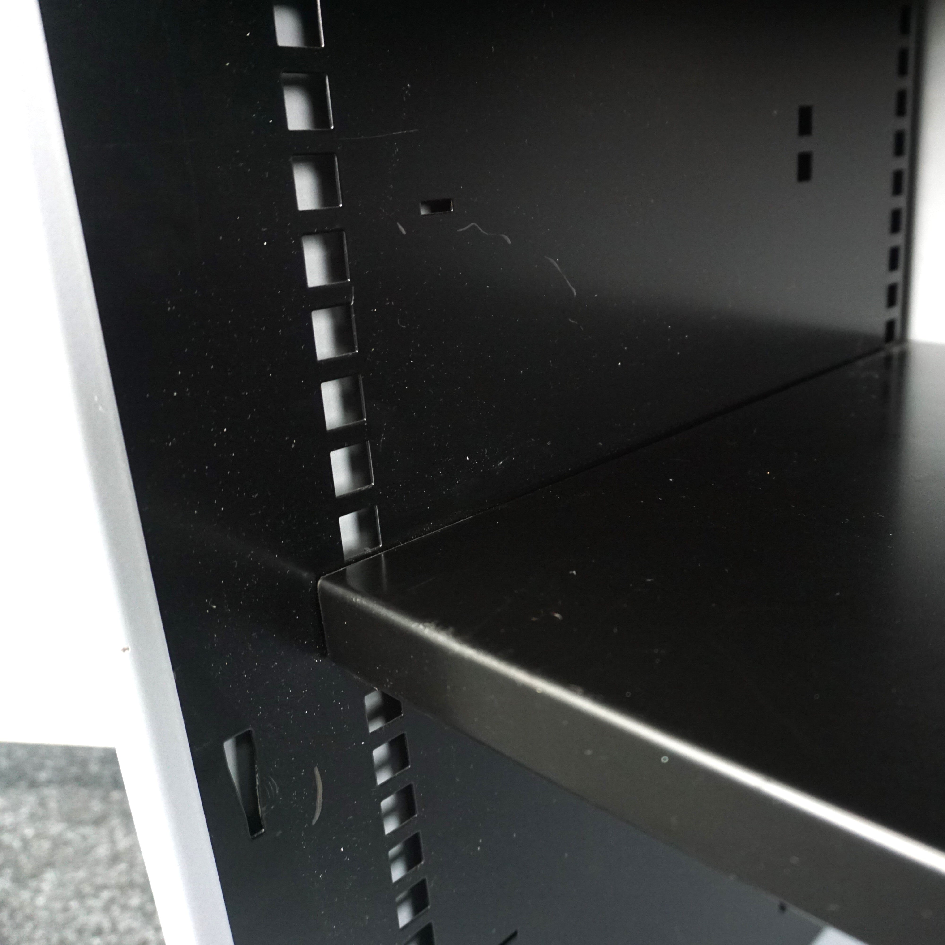Bisley Jalousienschrank 102,9 x 80 x 43 cm Silber