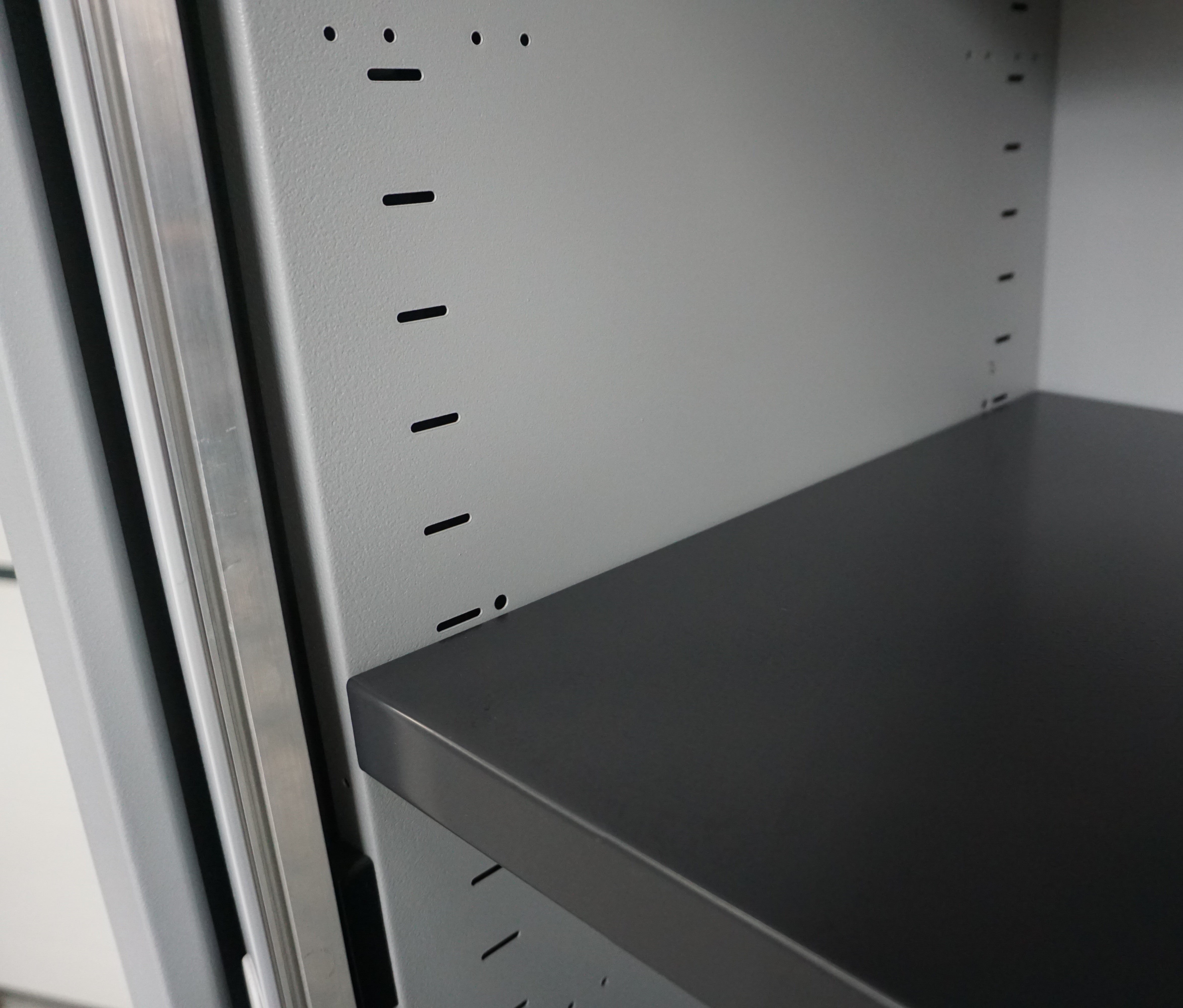Jalousieschrank | 195 x 80 x 45 cm | Grau | 5 OH