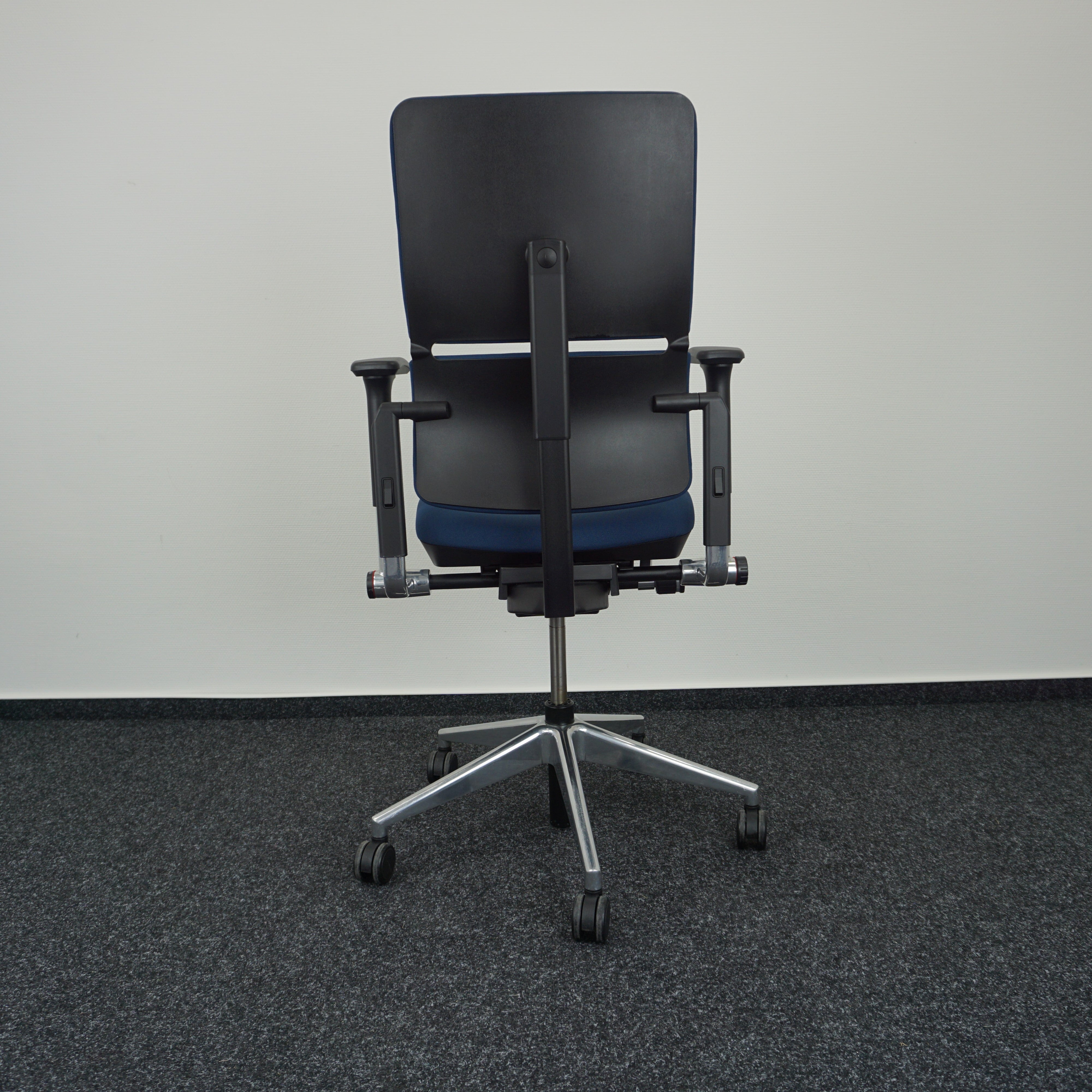 Steelcase Please Bürodrehstuhl Blau Rückenansicht