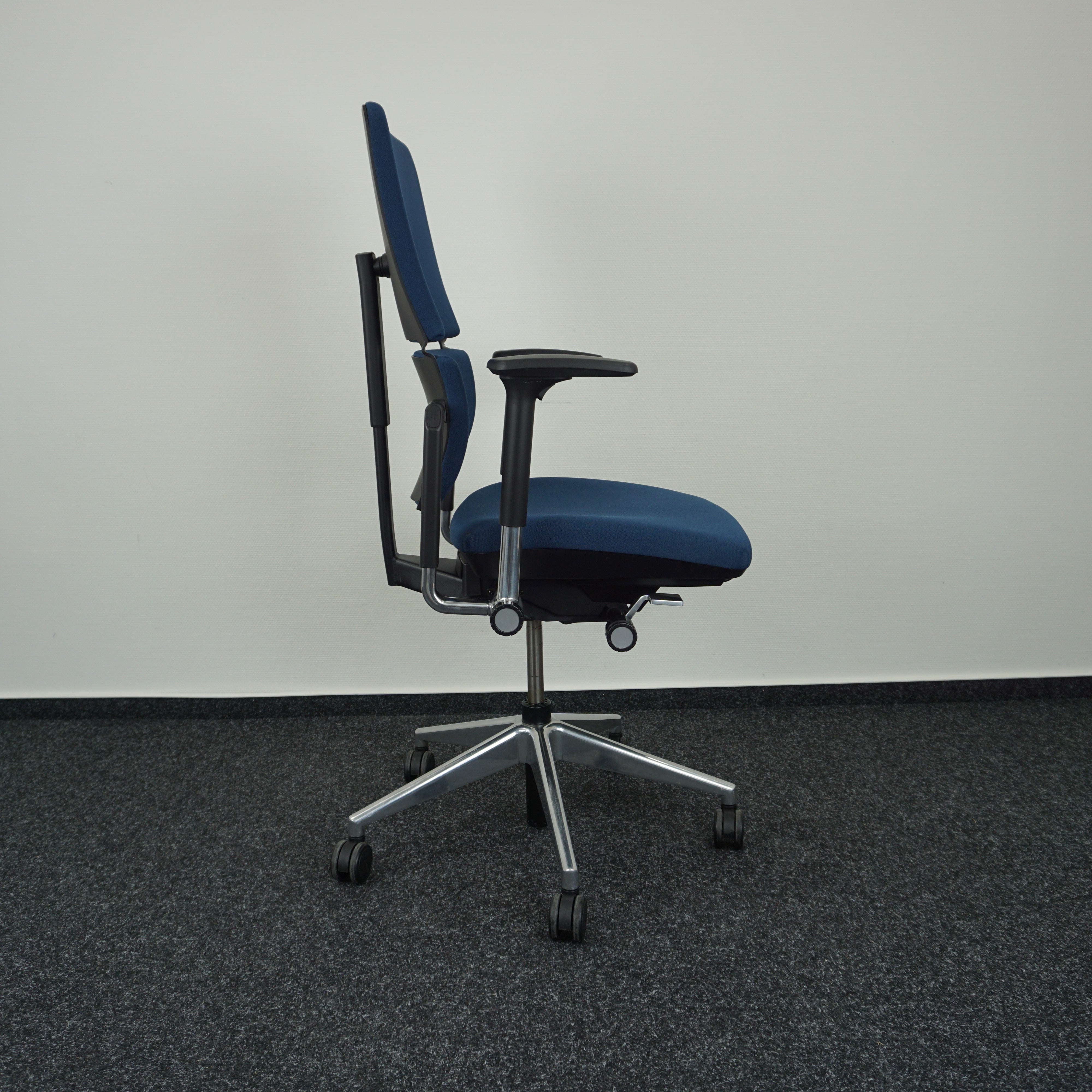 Steelcase Please Bürodrehstuhl Blau Seitenansicht