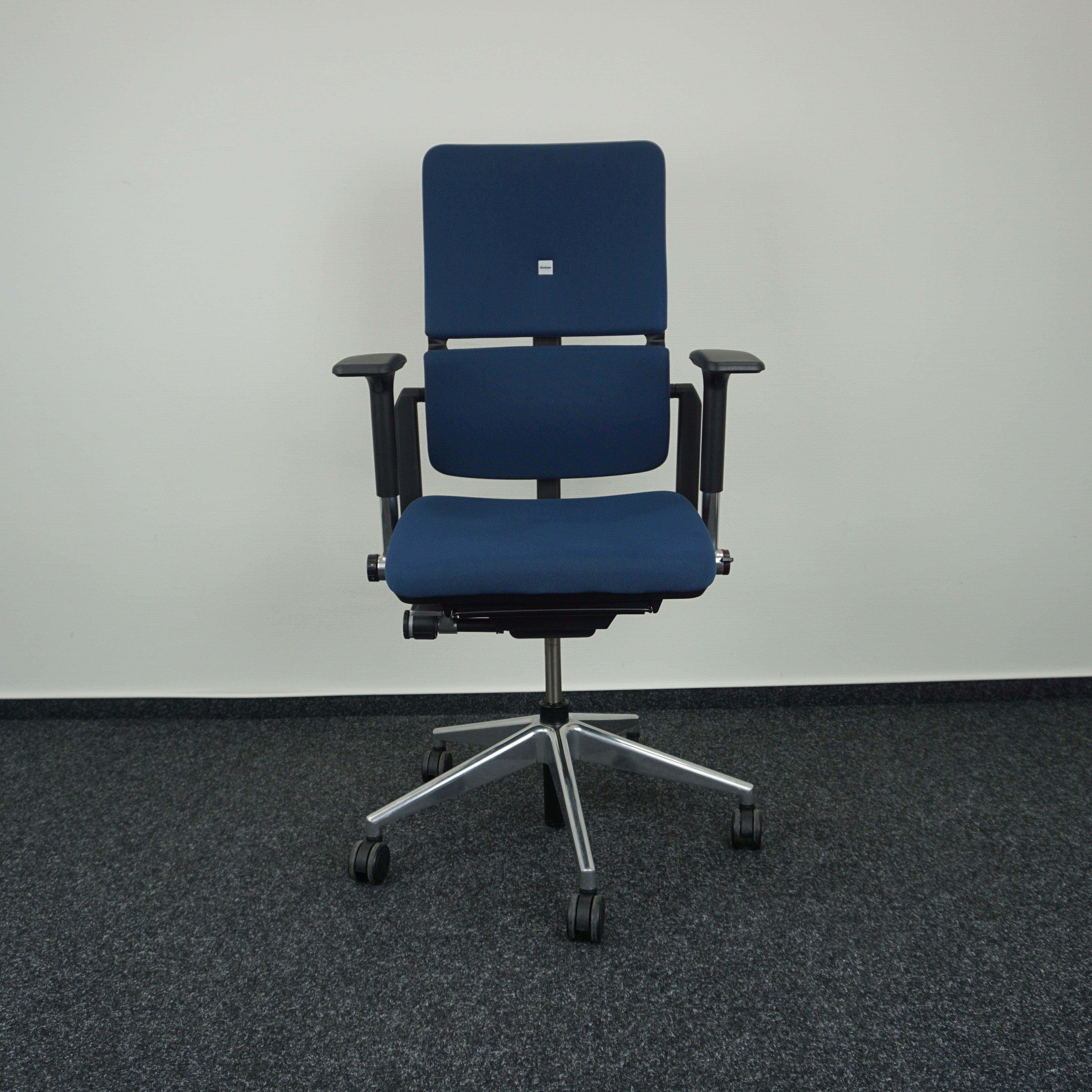 Steelcase Please Bürodrehstuhl Blau Vorderansicht