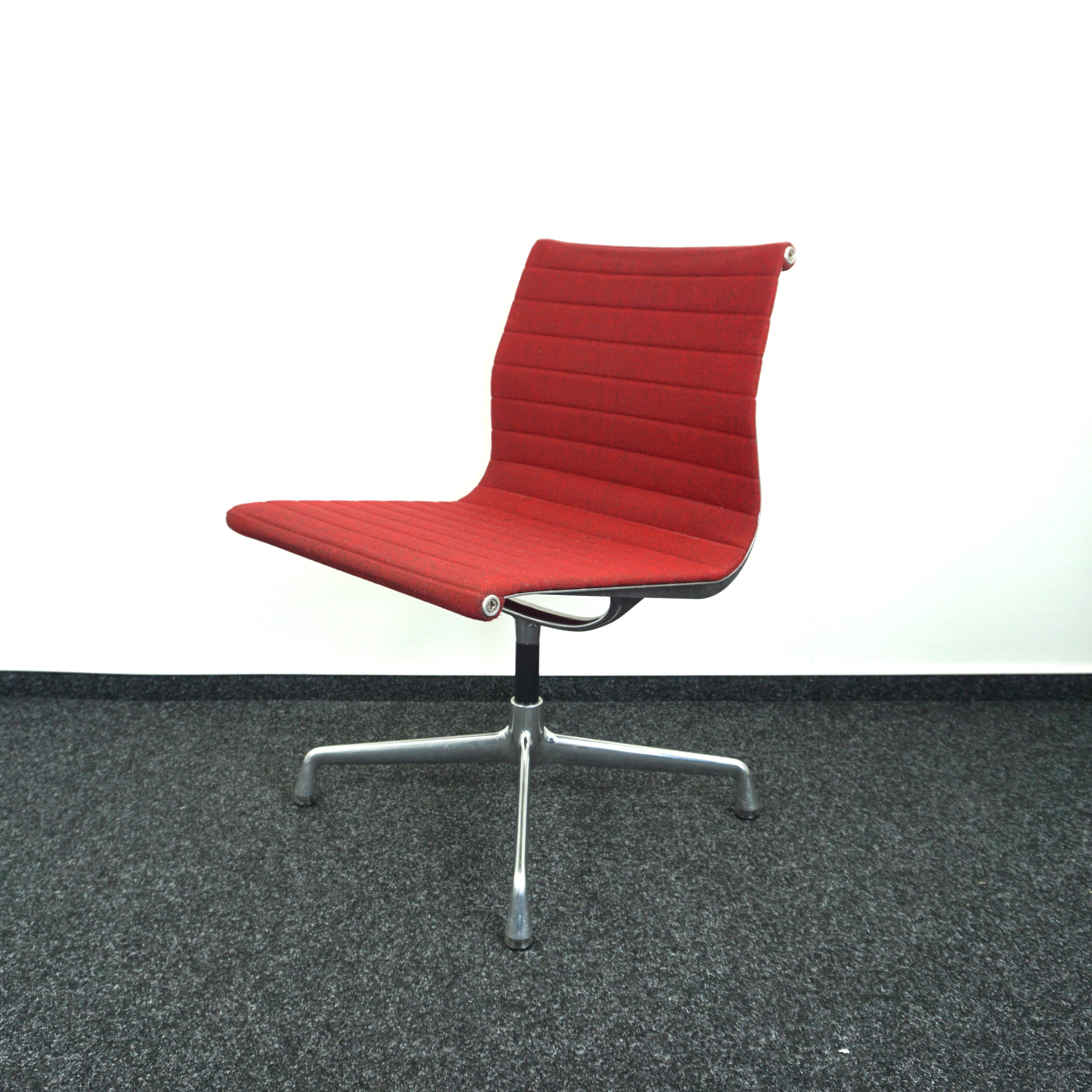 Vitra Aluminium Chair EA 105 Konferenzstuhl Rot