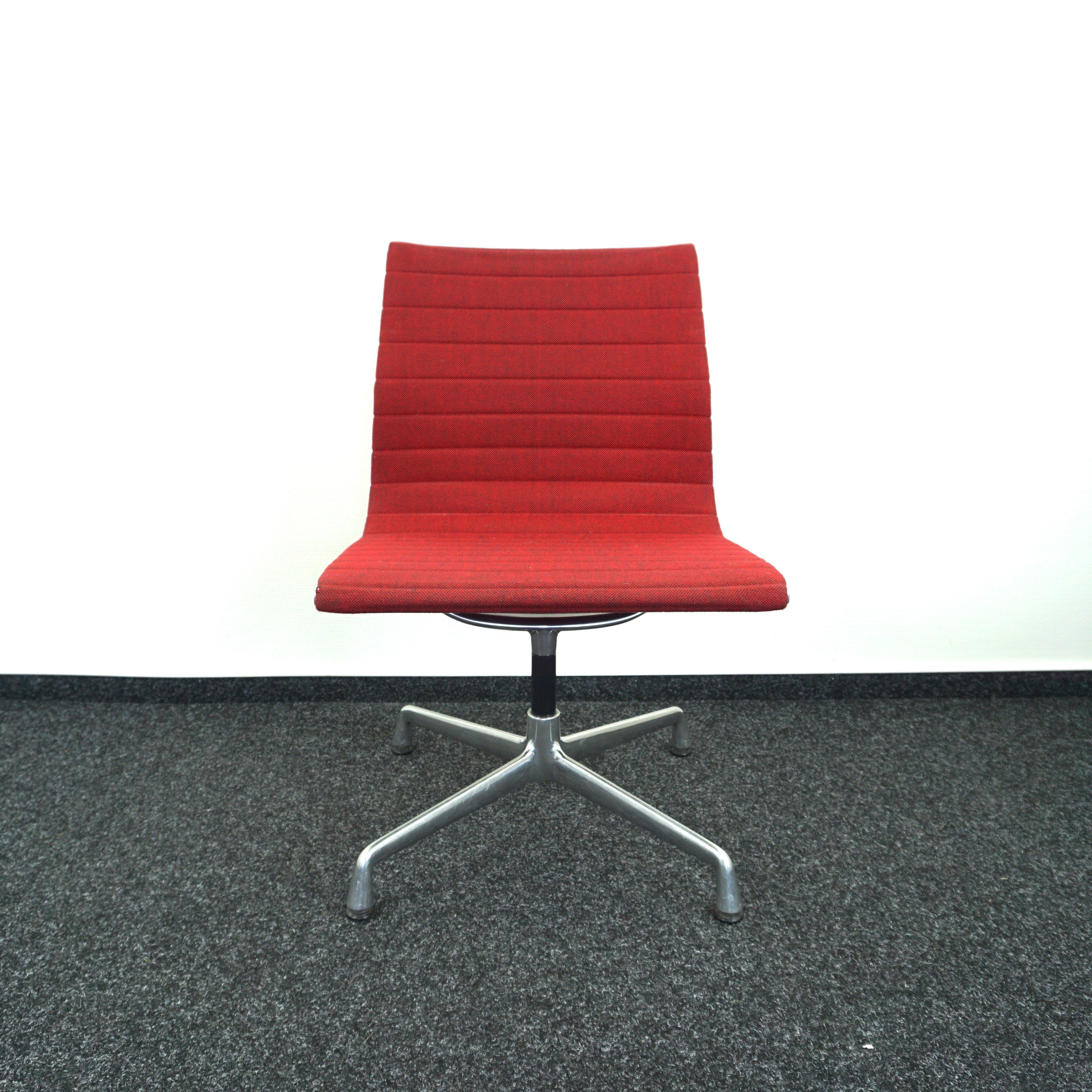 Vitra Aluminium Chair EA 105 Konferenzstuhl Rot