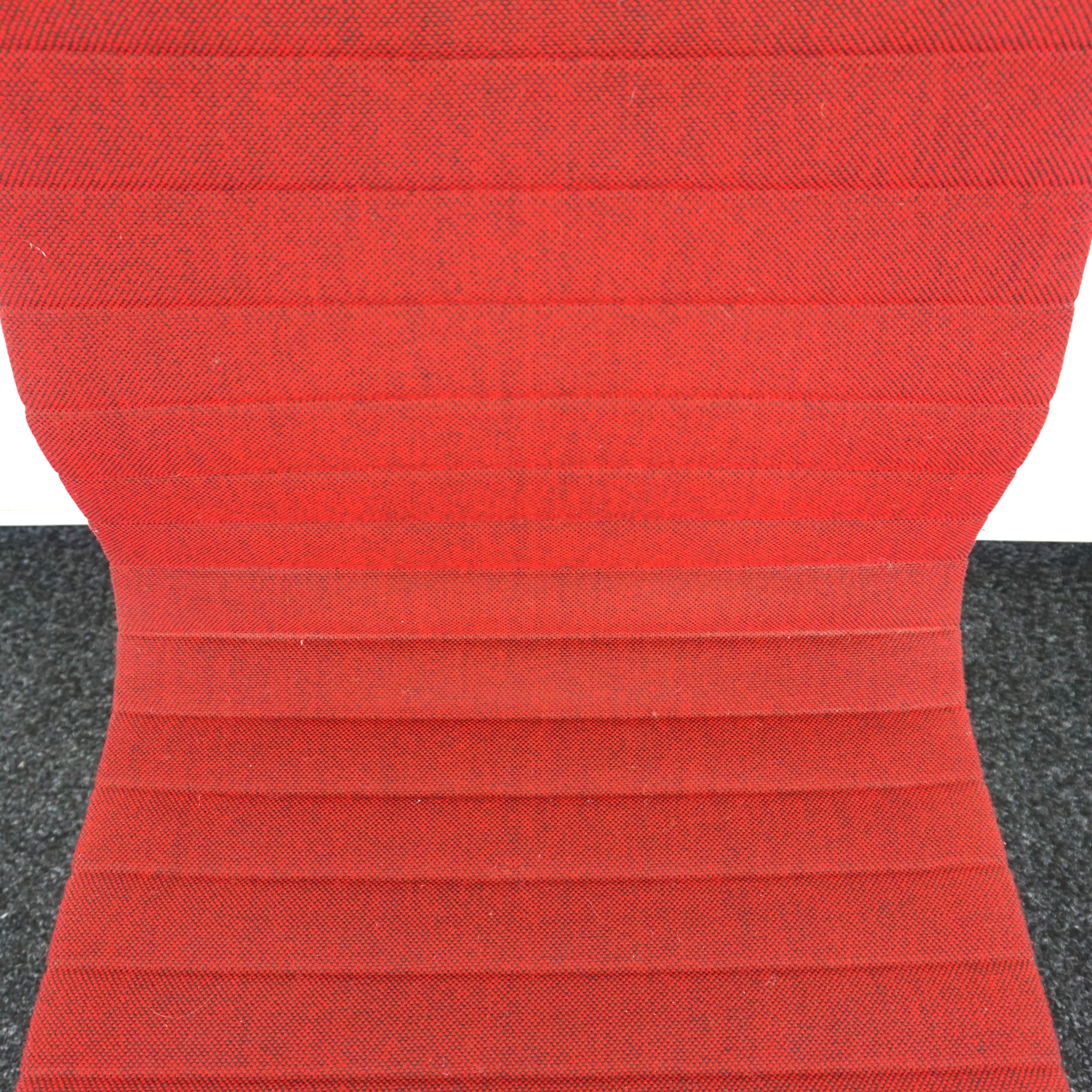 Vitra Aluminium Chair EA 105 Konferenzstuhl Rot
