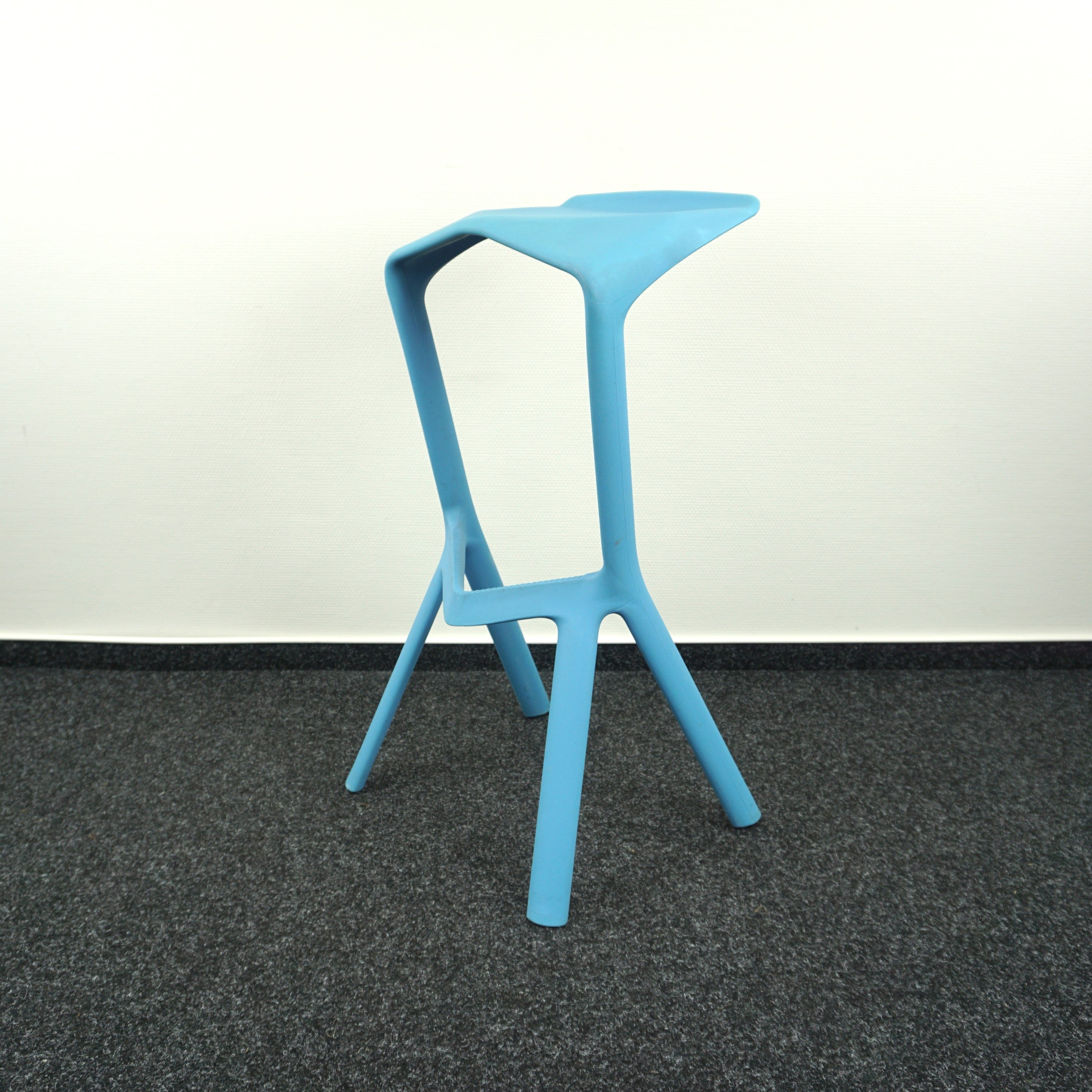 Plank Miura Barhocker Blau