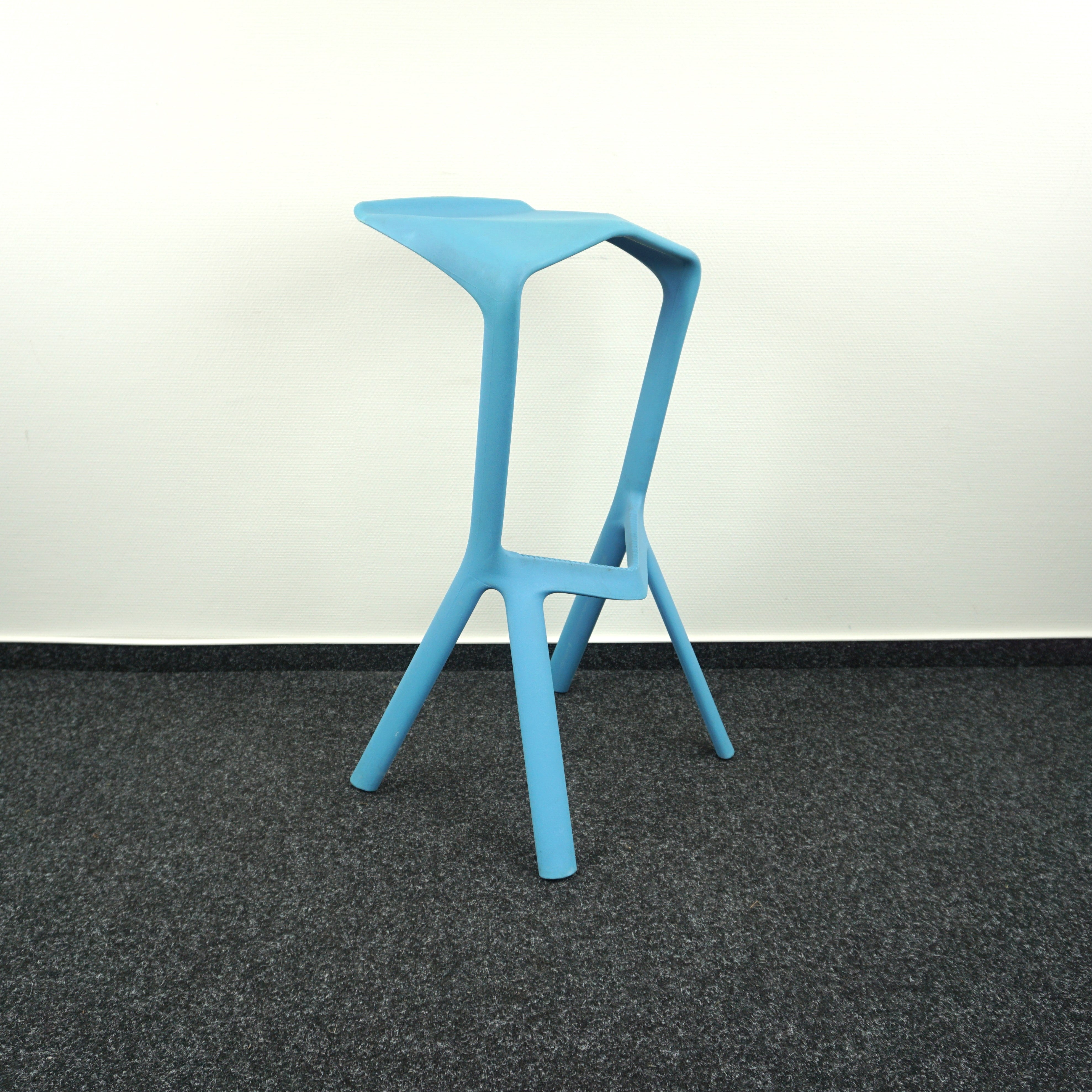 Plank Miura Barhocker Blau