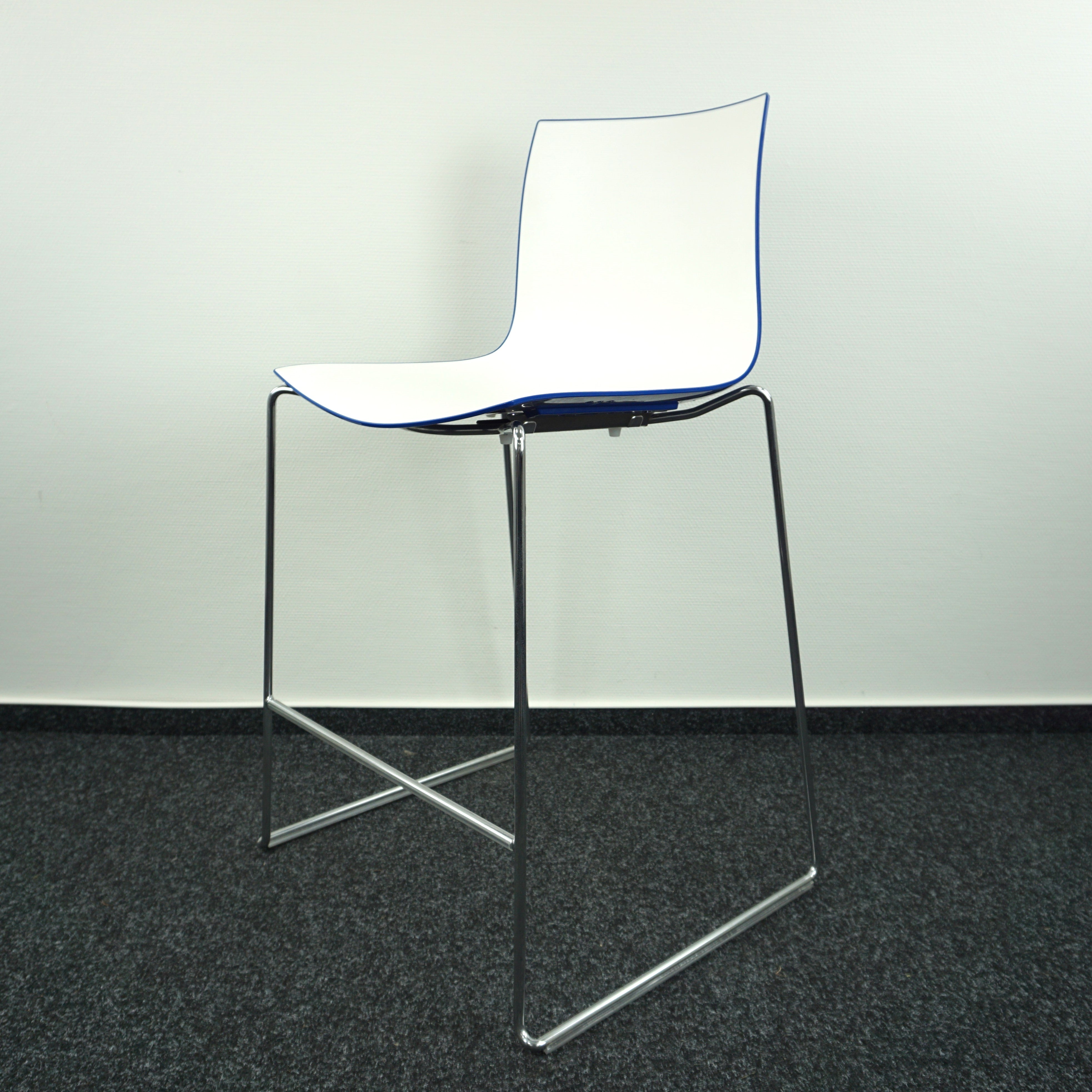 Arper Catifa 46 Barhocker Weiß-Blau