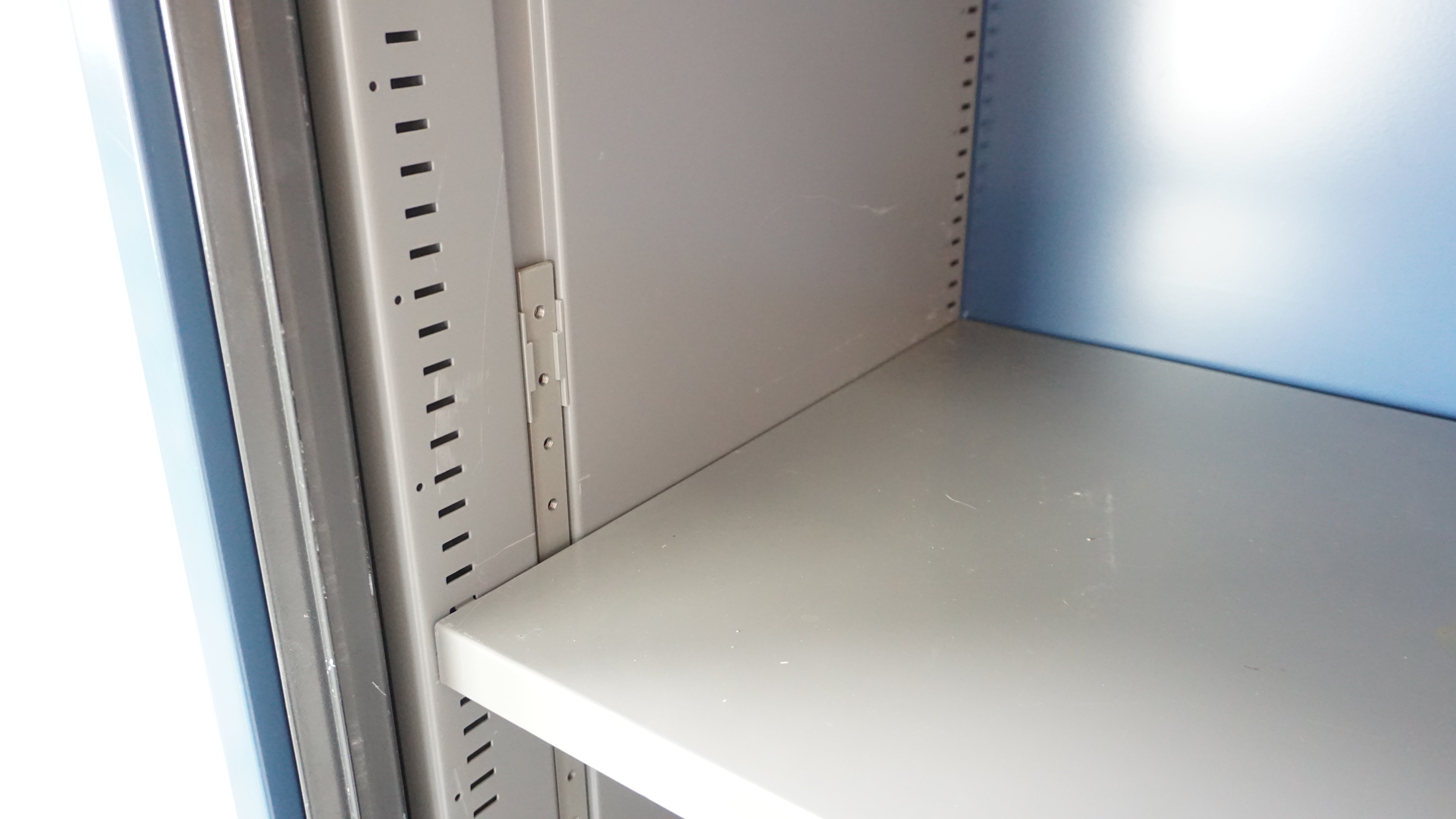 Ahrend Jalousieschrank | 195 x 120 x 45 cm | Blau | 5 OH