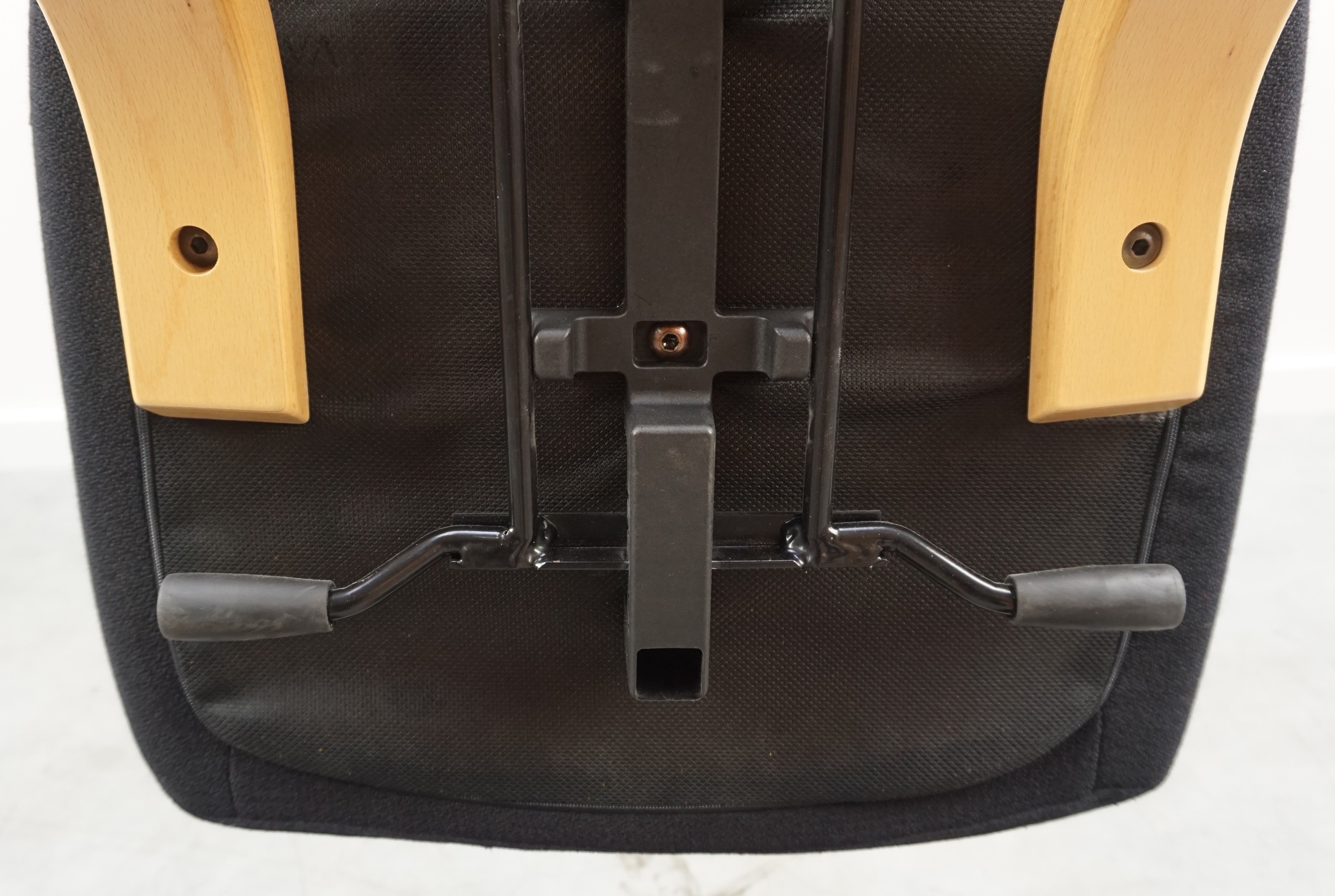Varier Thatsit Balance Chair | Holz | mit schwarzer Polsterung