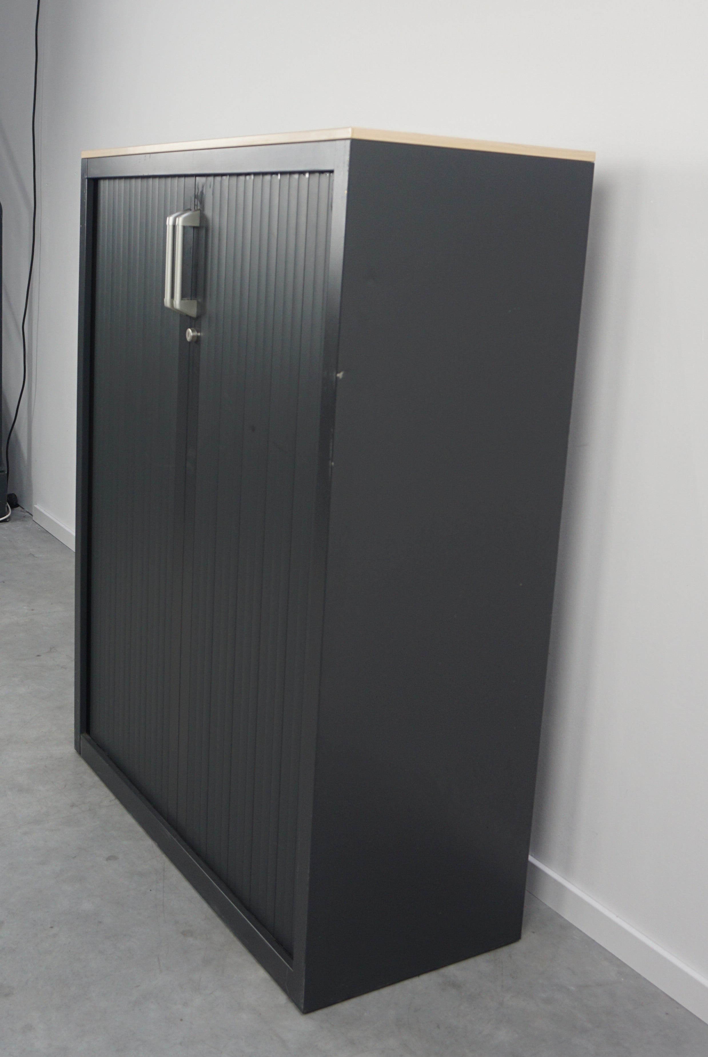 Steelcase Jalousieschrank | 130 x 100 x 43 cm | Schwarz | 3 OH